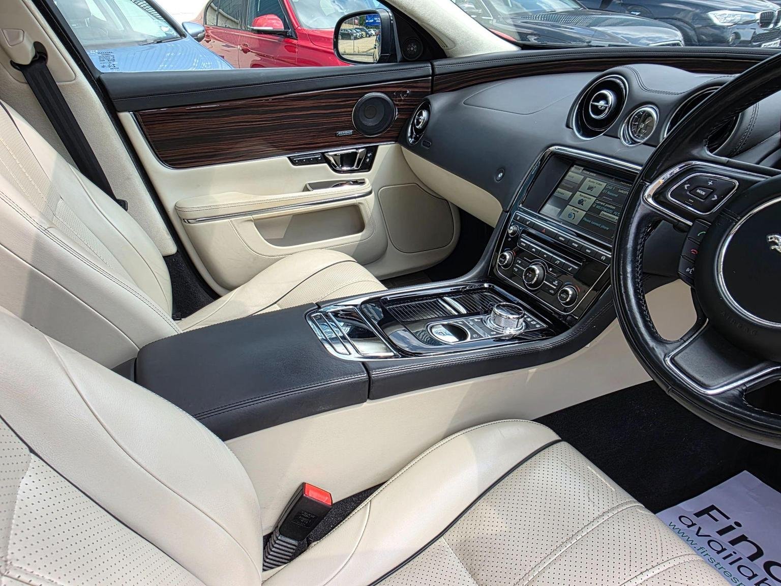 Jaguar XJ