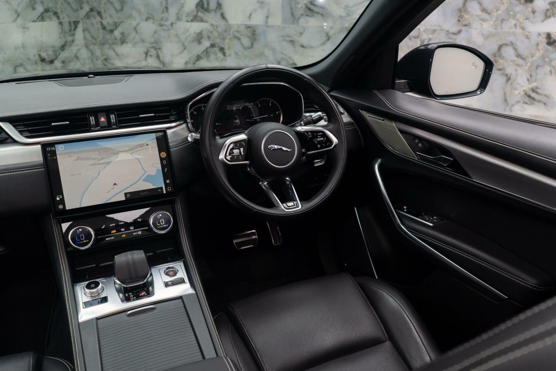 Jaguar F Pace
