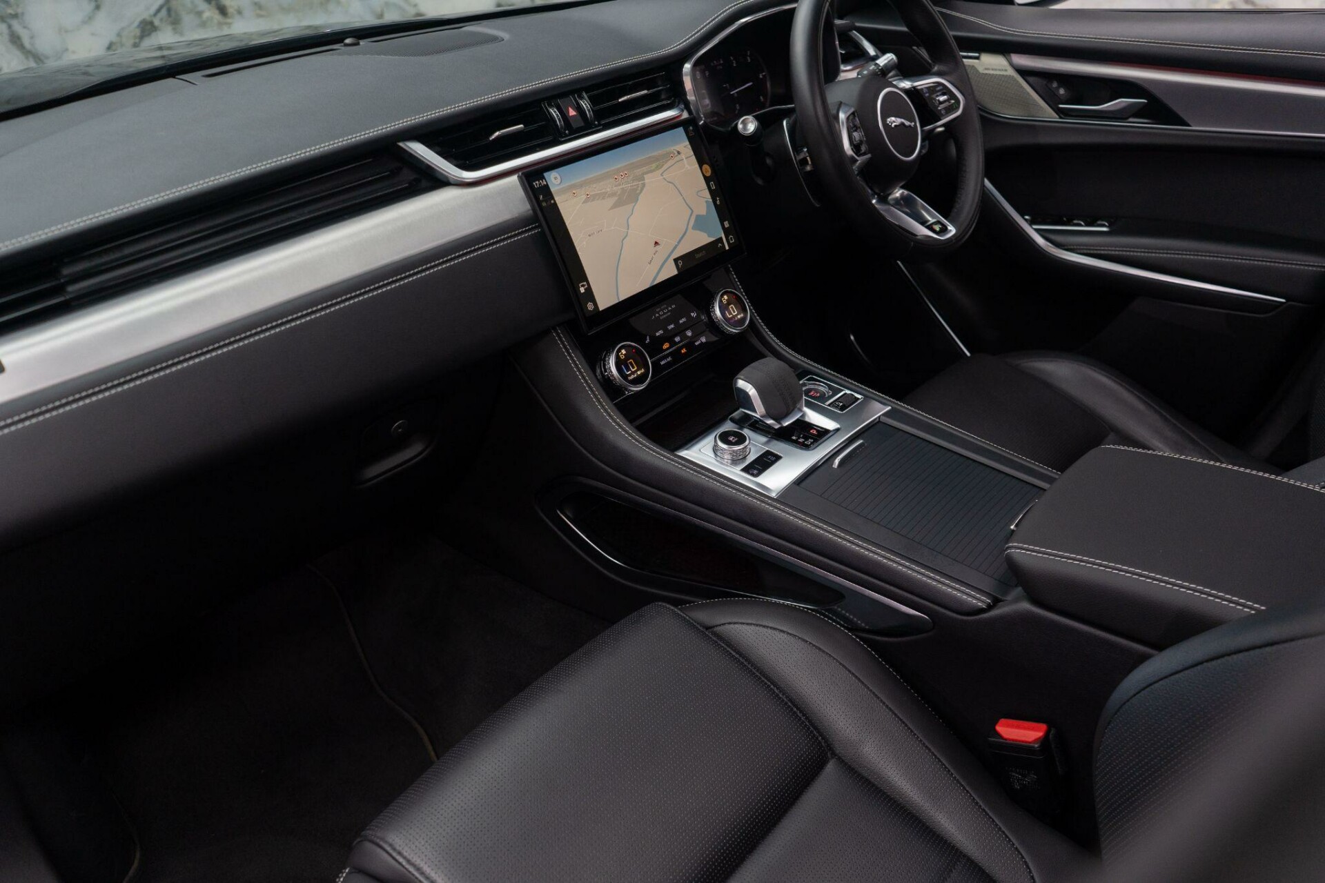 Jaguar F Pace