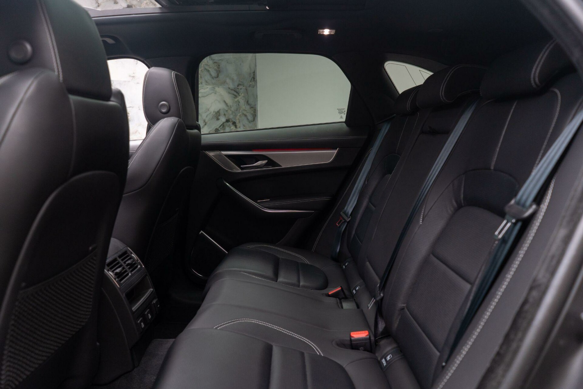 Jaguar F Pace