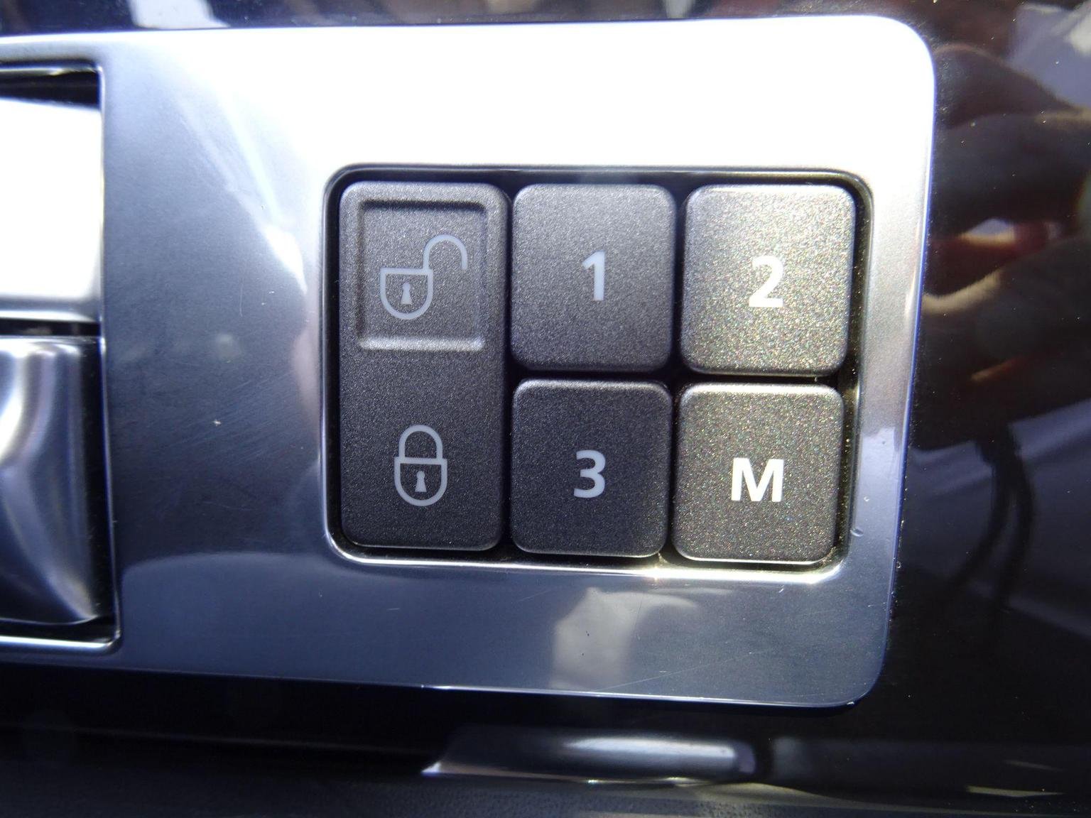 Land Rover Discovery 4