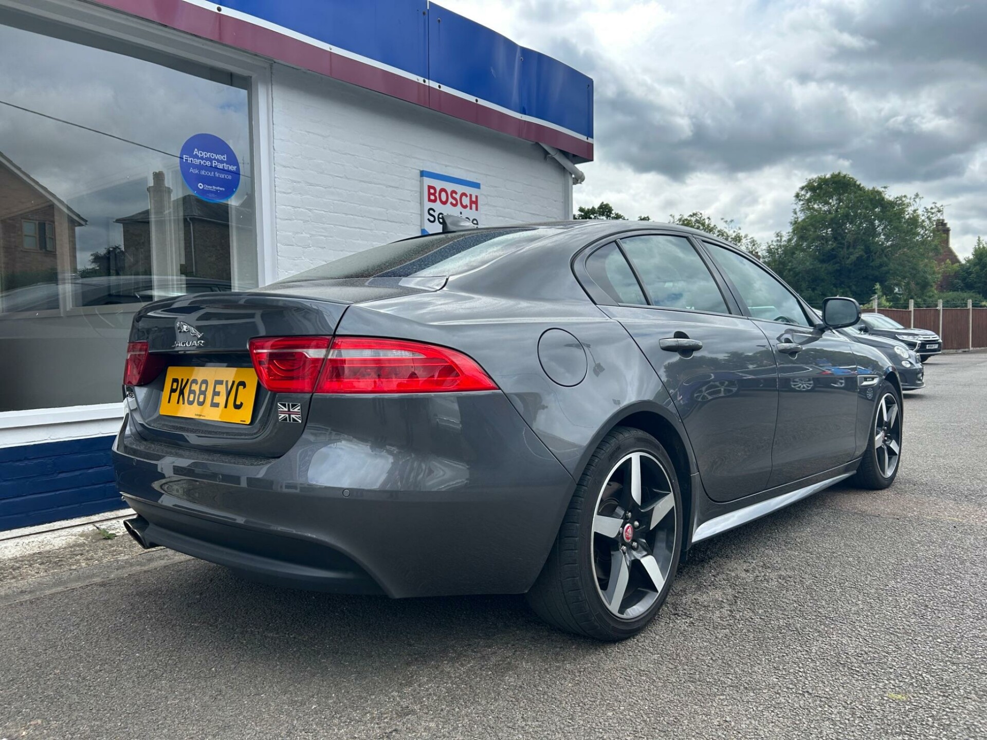 Jaguar XE