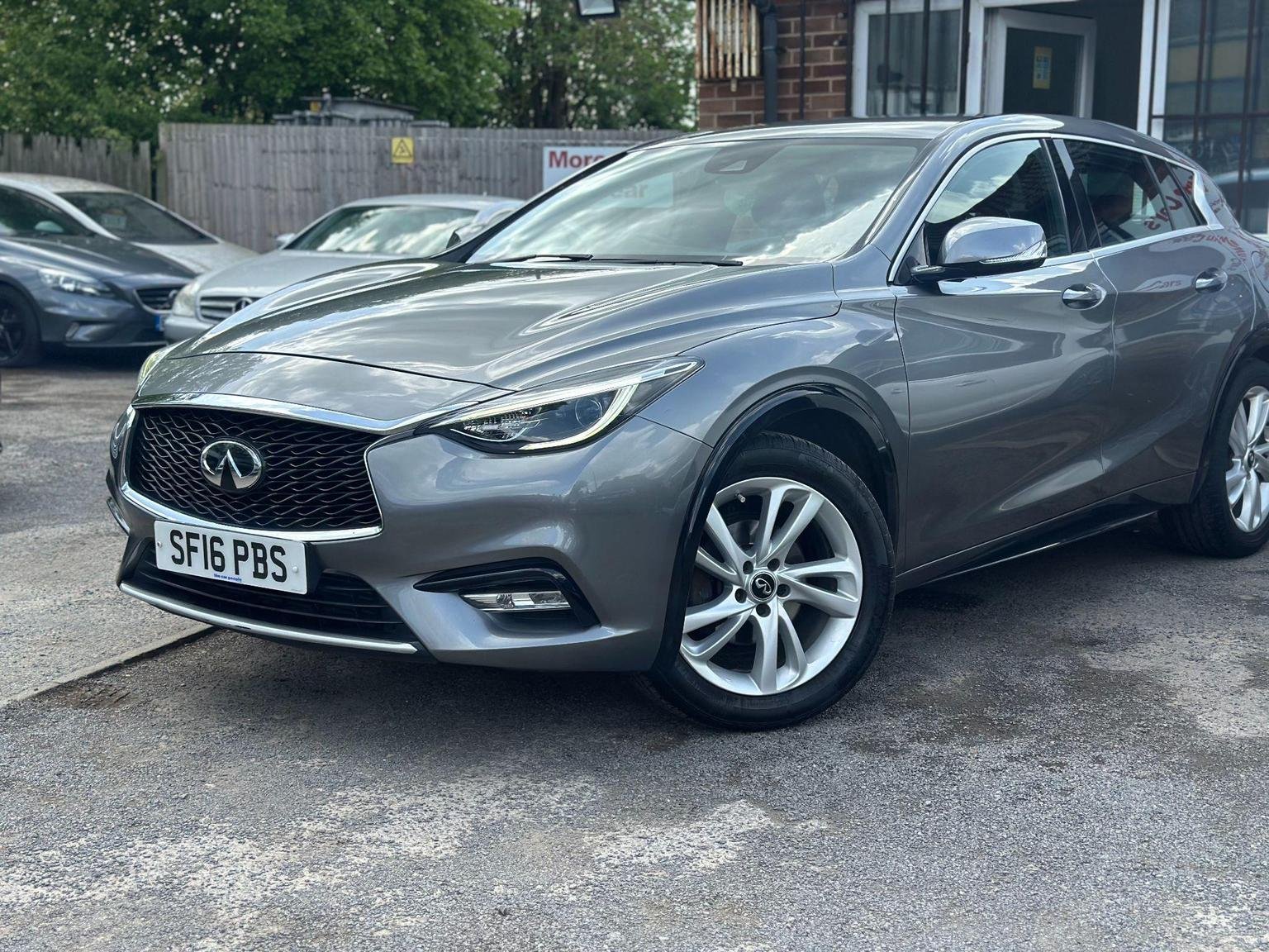 Infiniti Q30