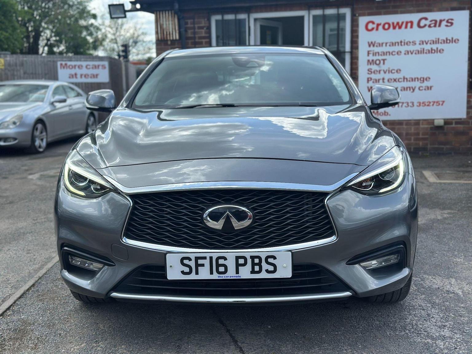 Infiniti Q30