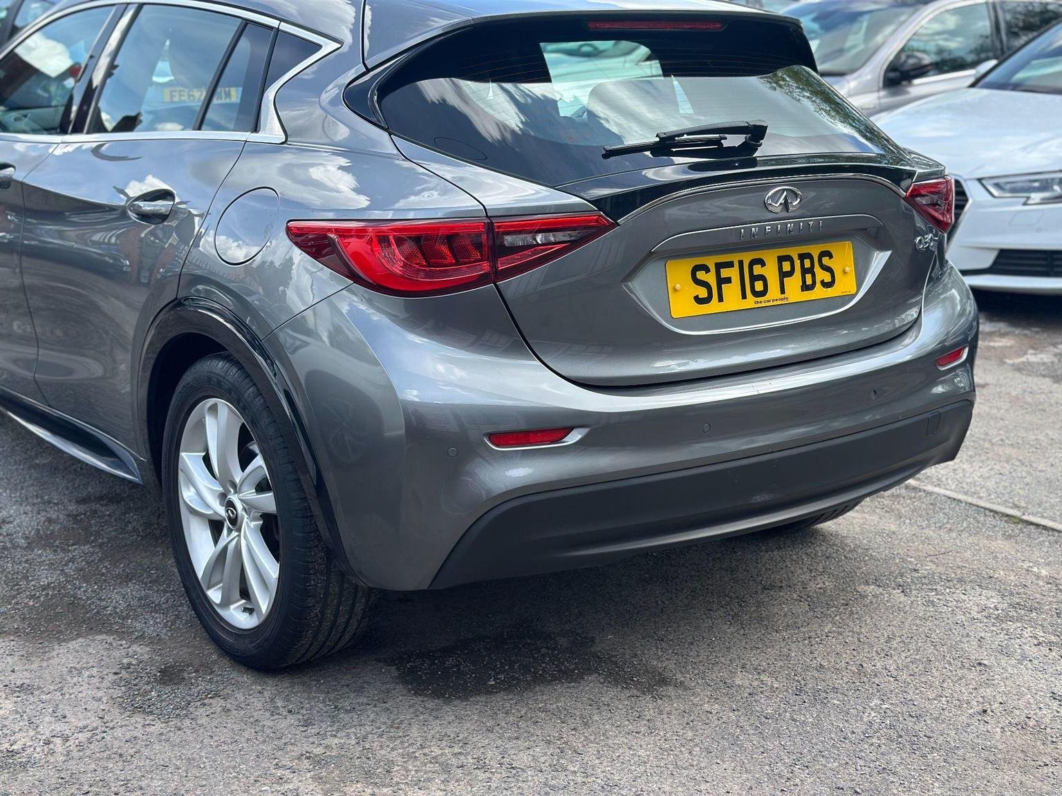 Infiniti Q30