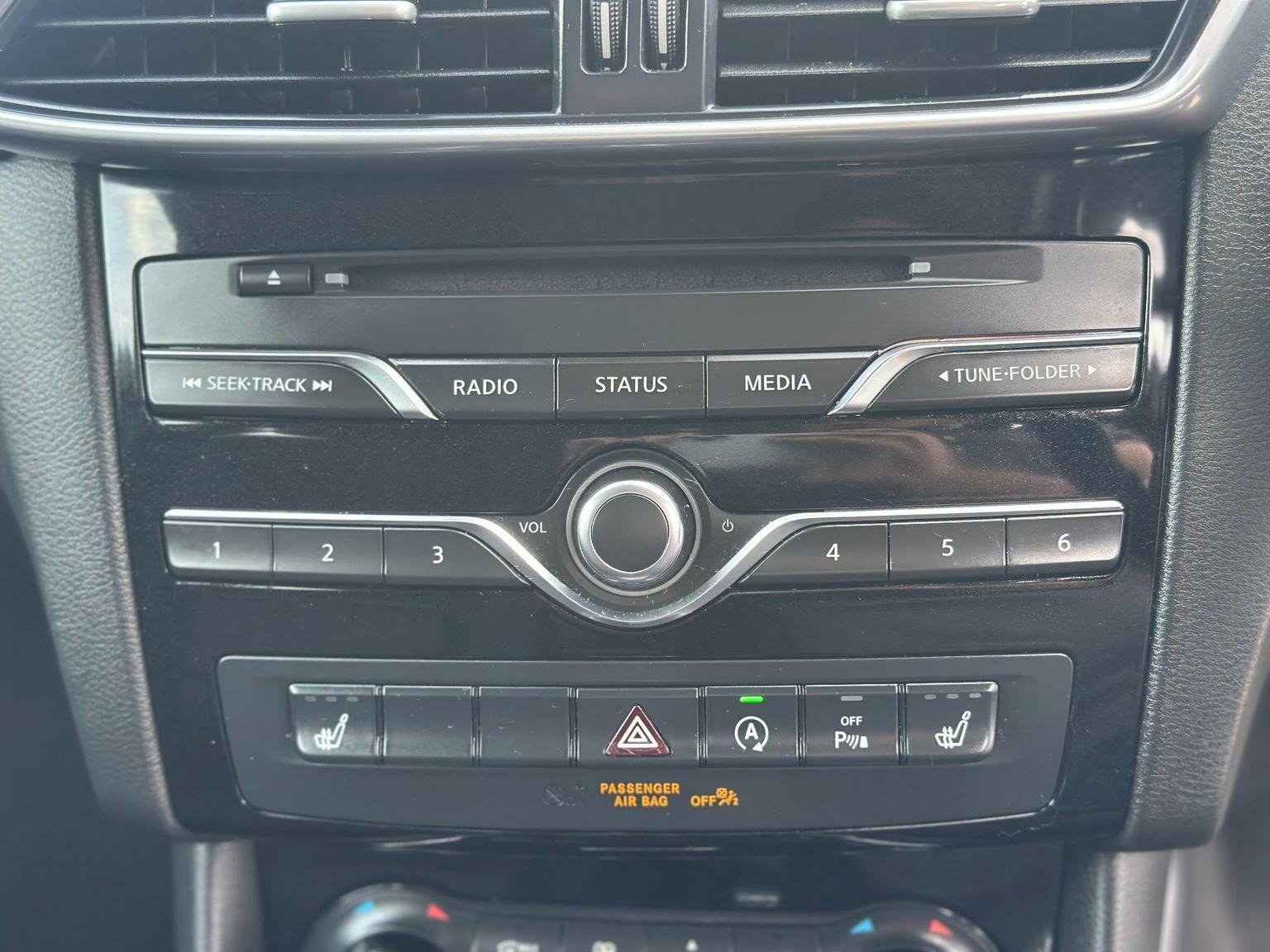 Infiniti Q30
