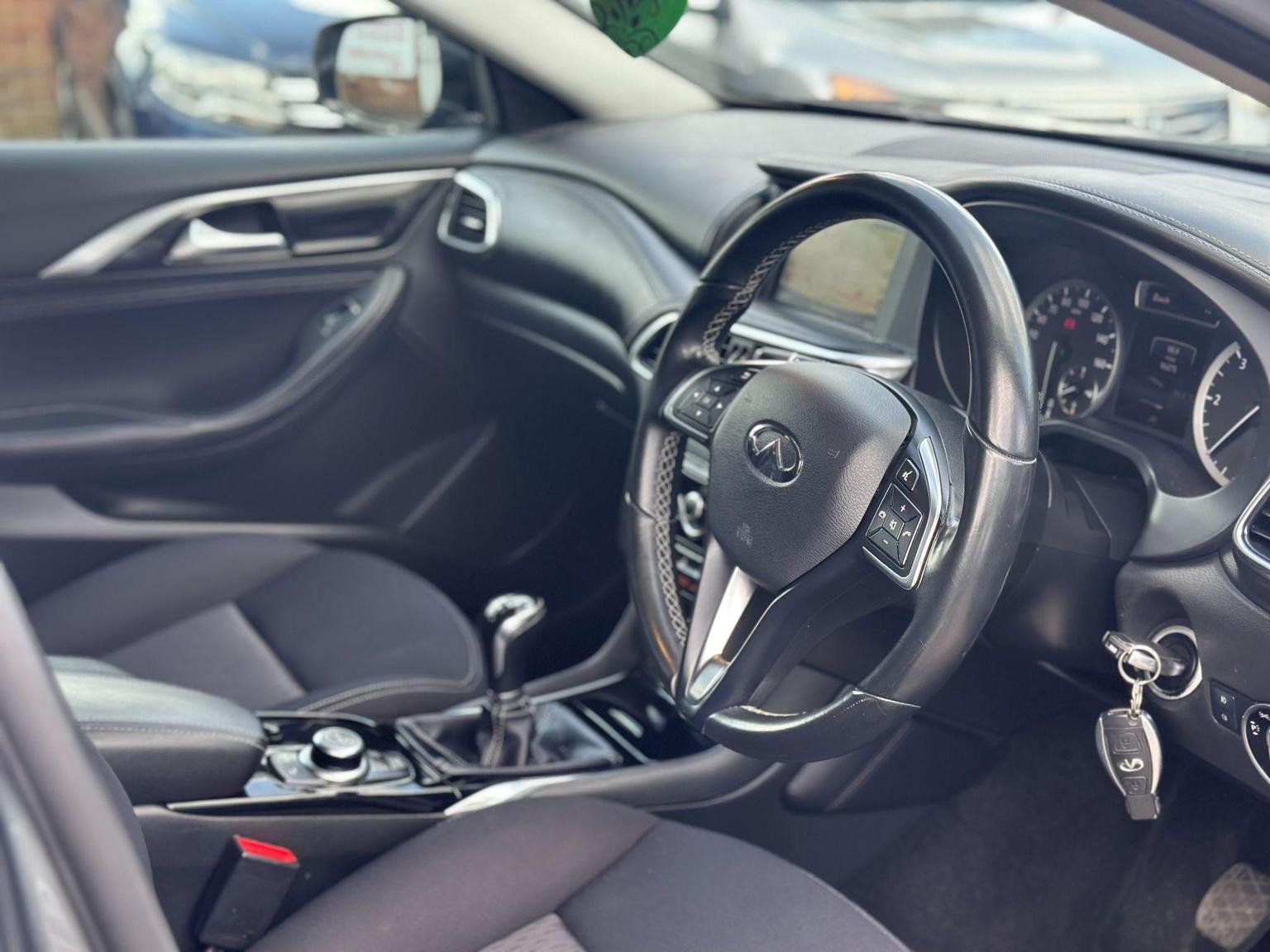 Infiniti Q30