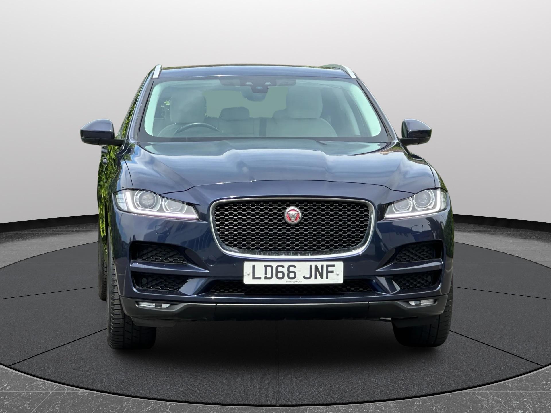 Jaguar F Pace