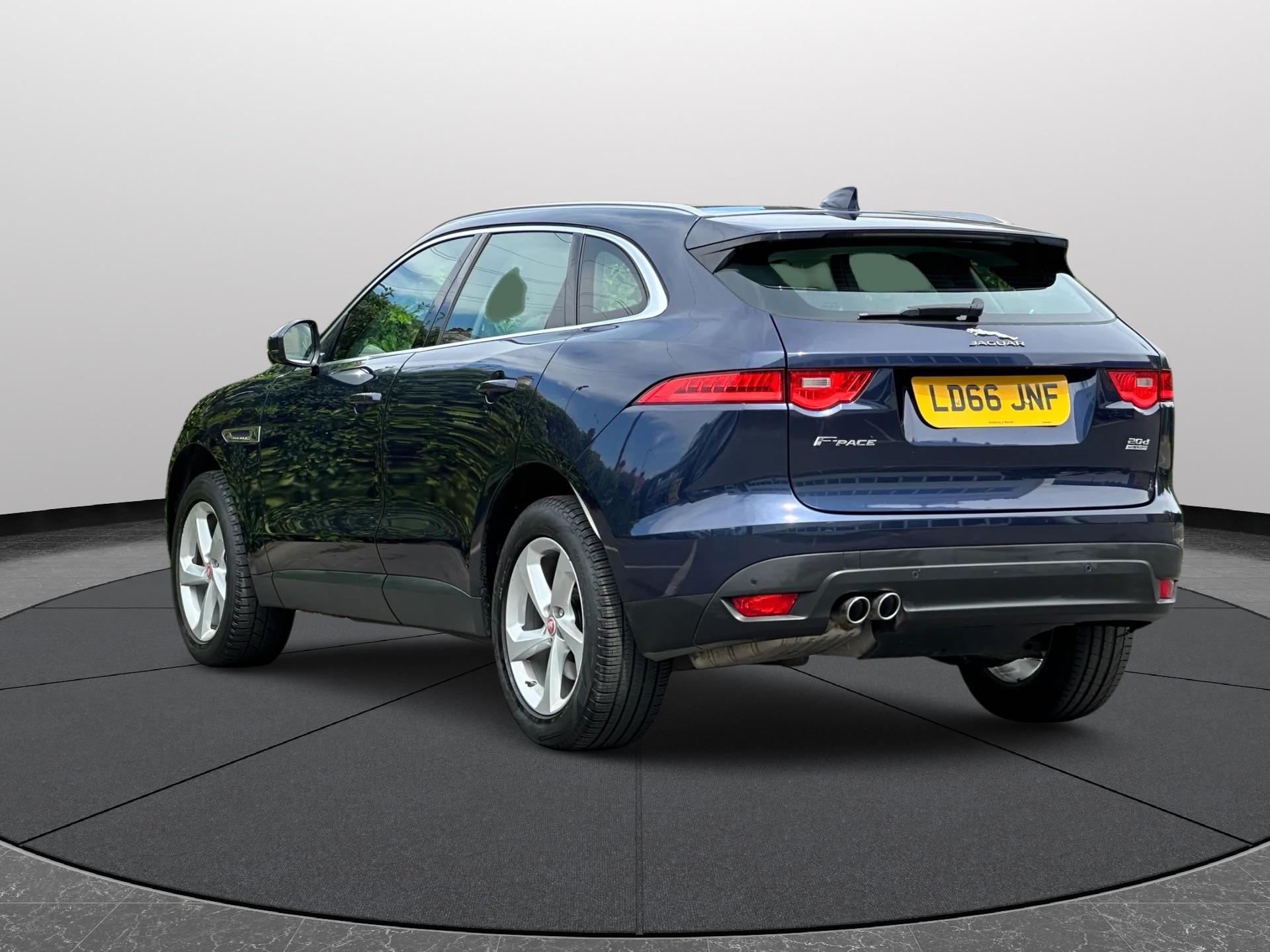 Jaguar F Pace