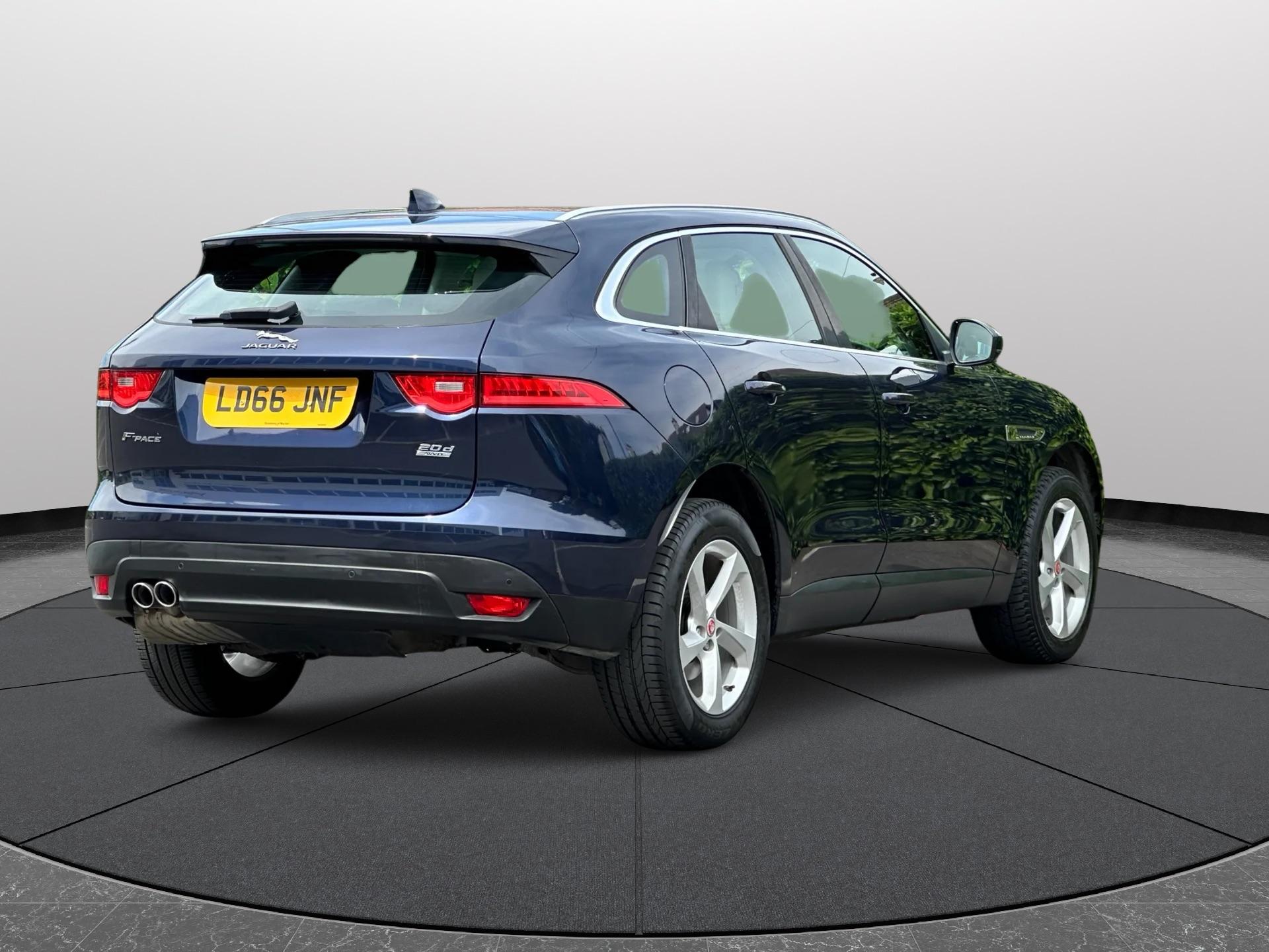 Jaguar F Pace