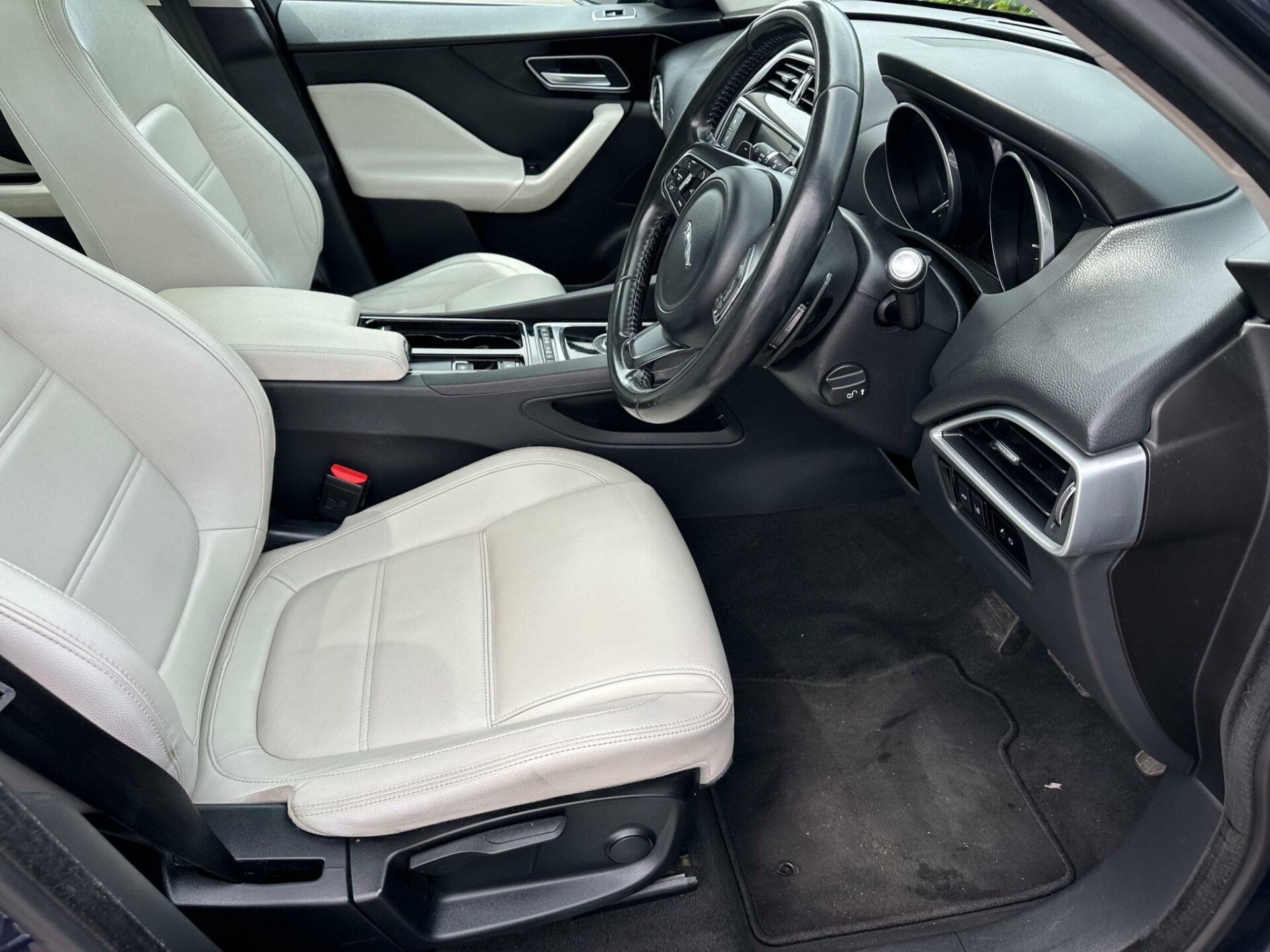 Jaguar F Pace