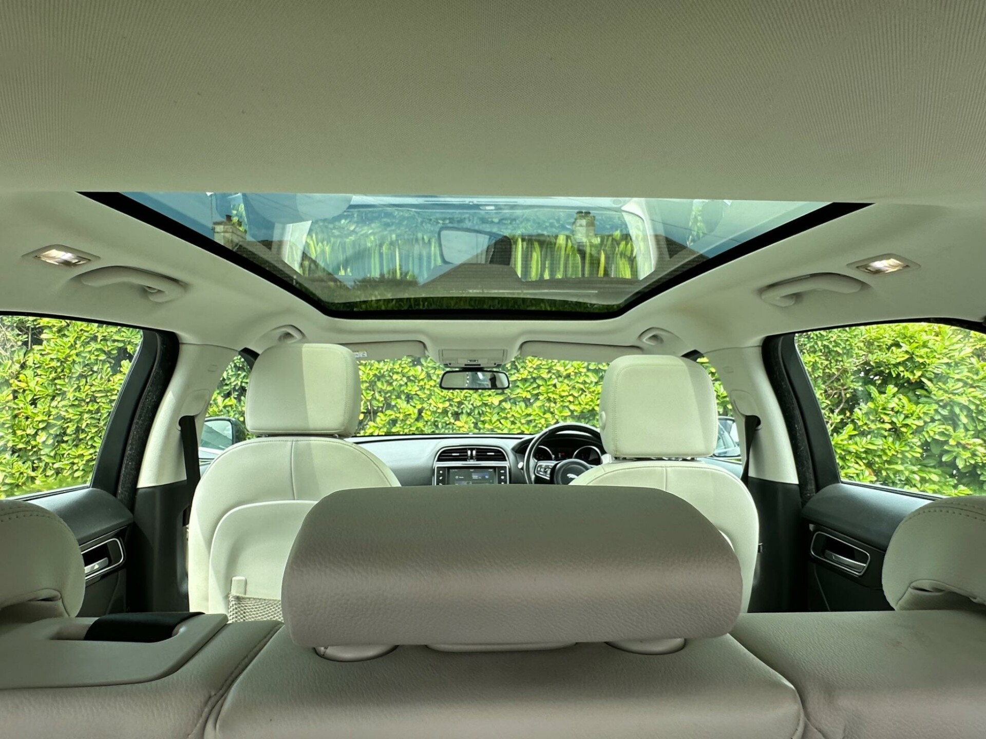 Jaguar F Pace