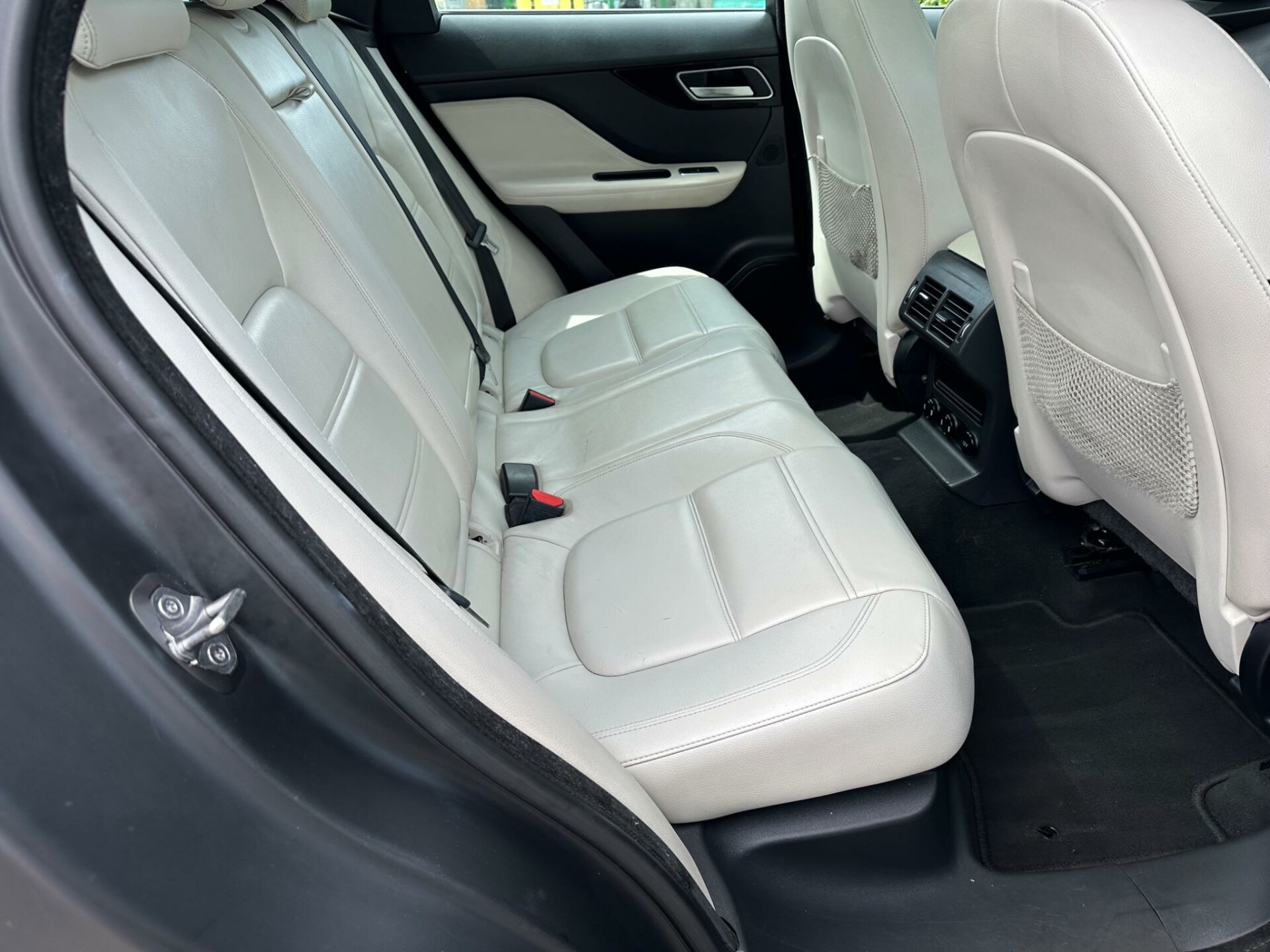 Jaguar F Pace