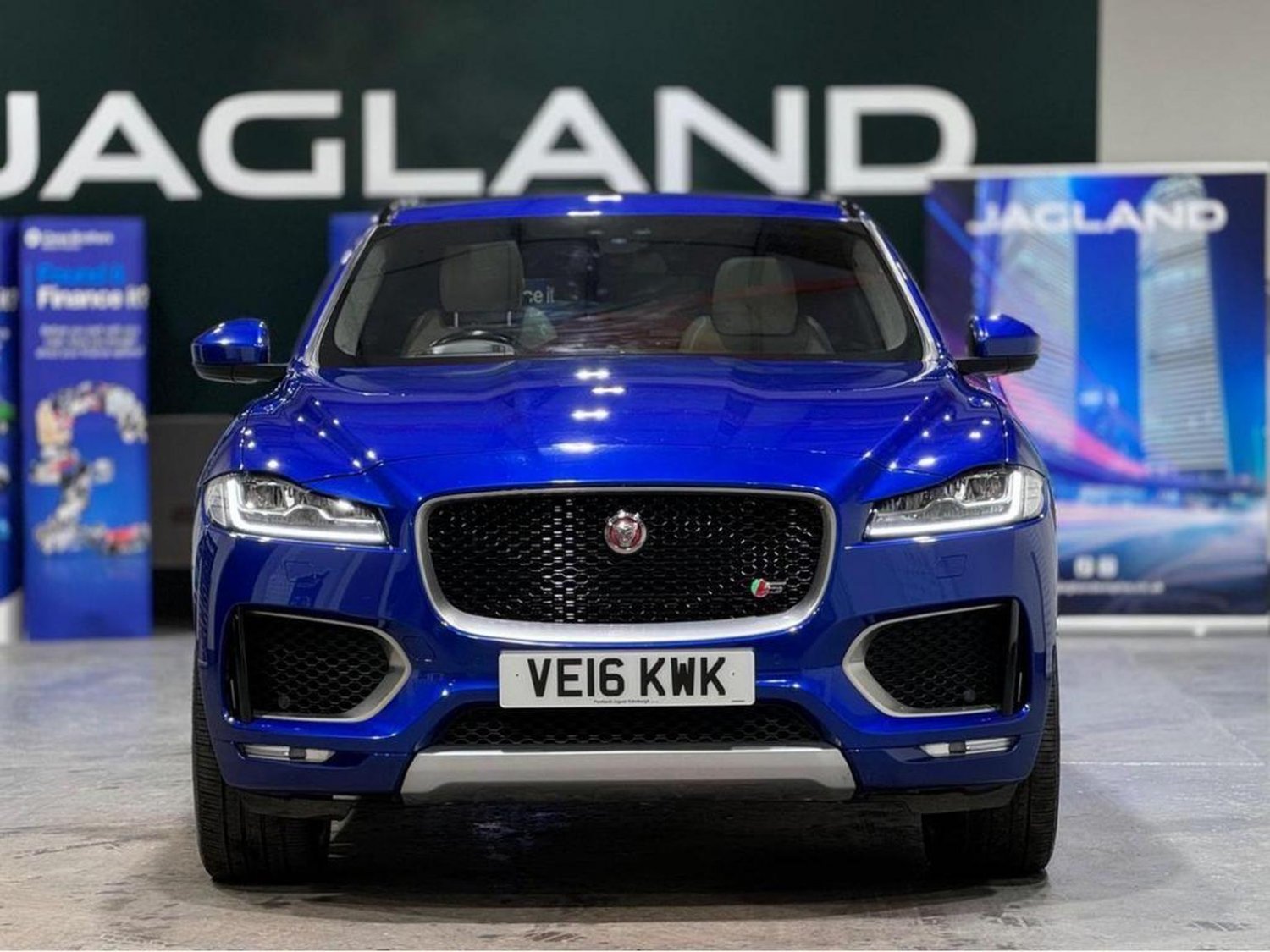 Jaguar F Pace