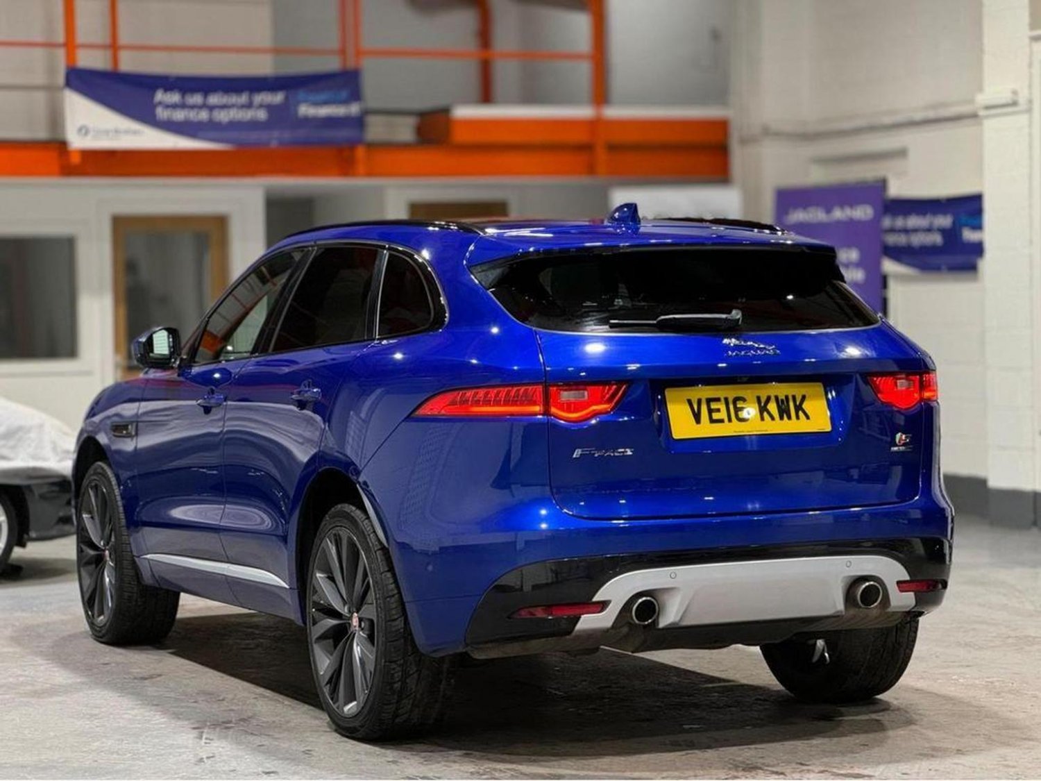 Jaguar F Pace