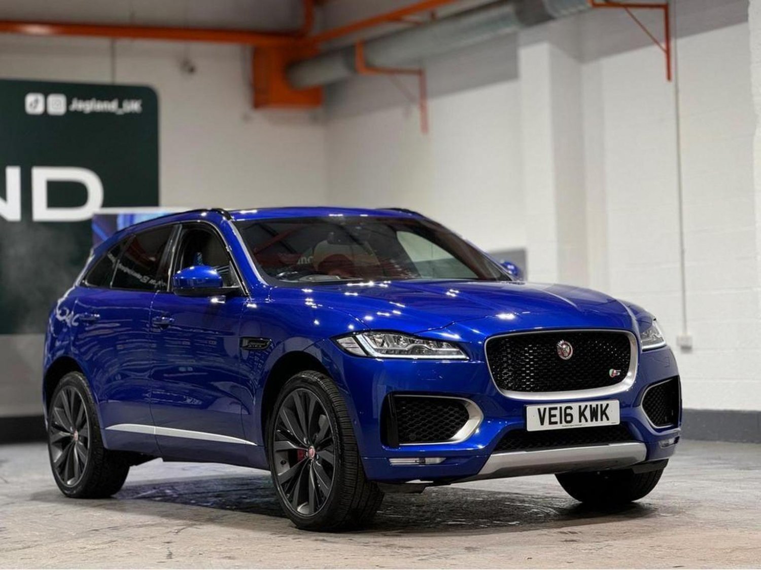 Jaguar F Pace