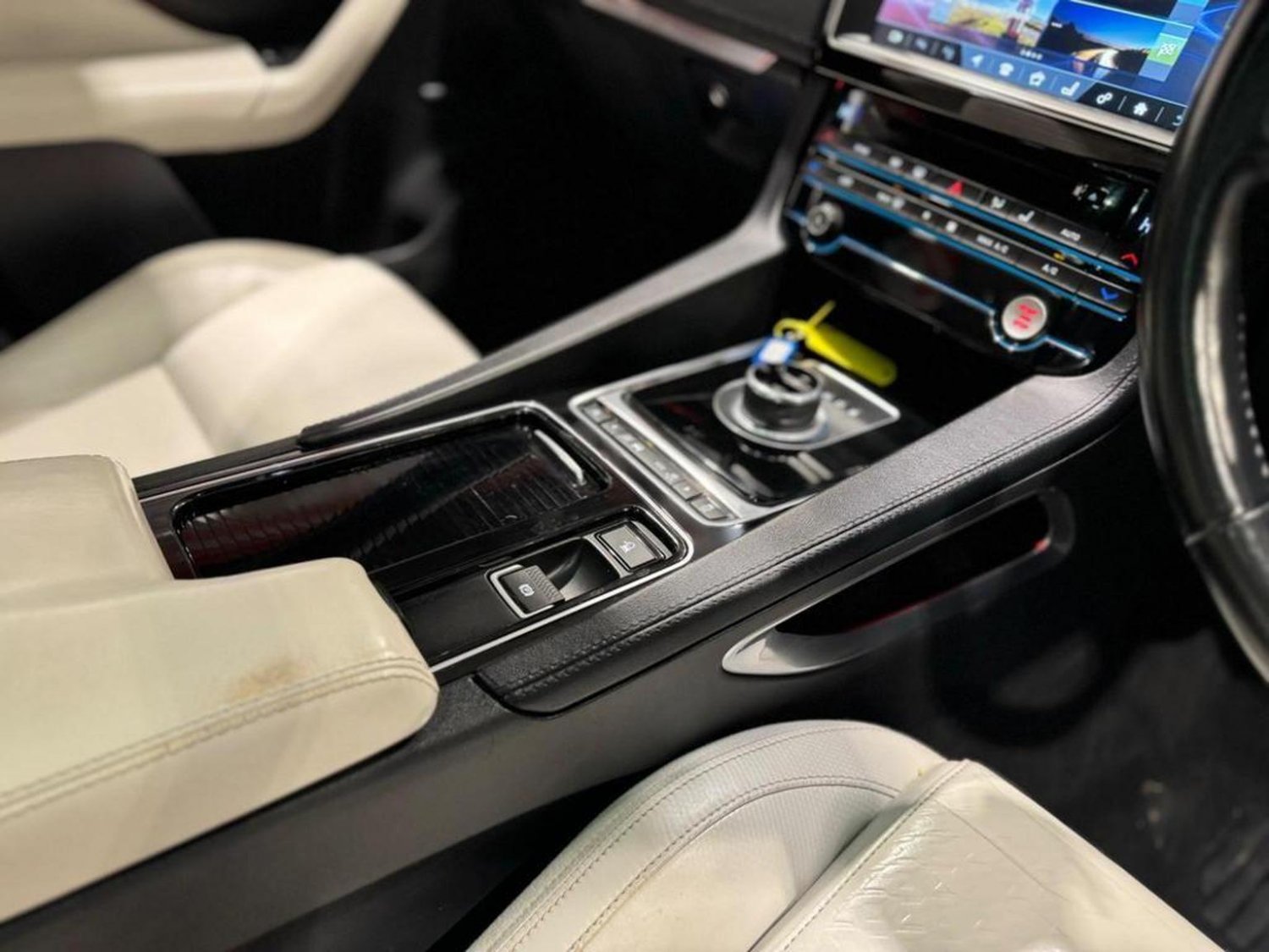 Jaguar F Pace