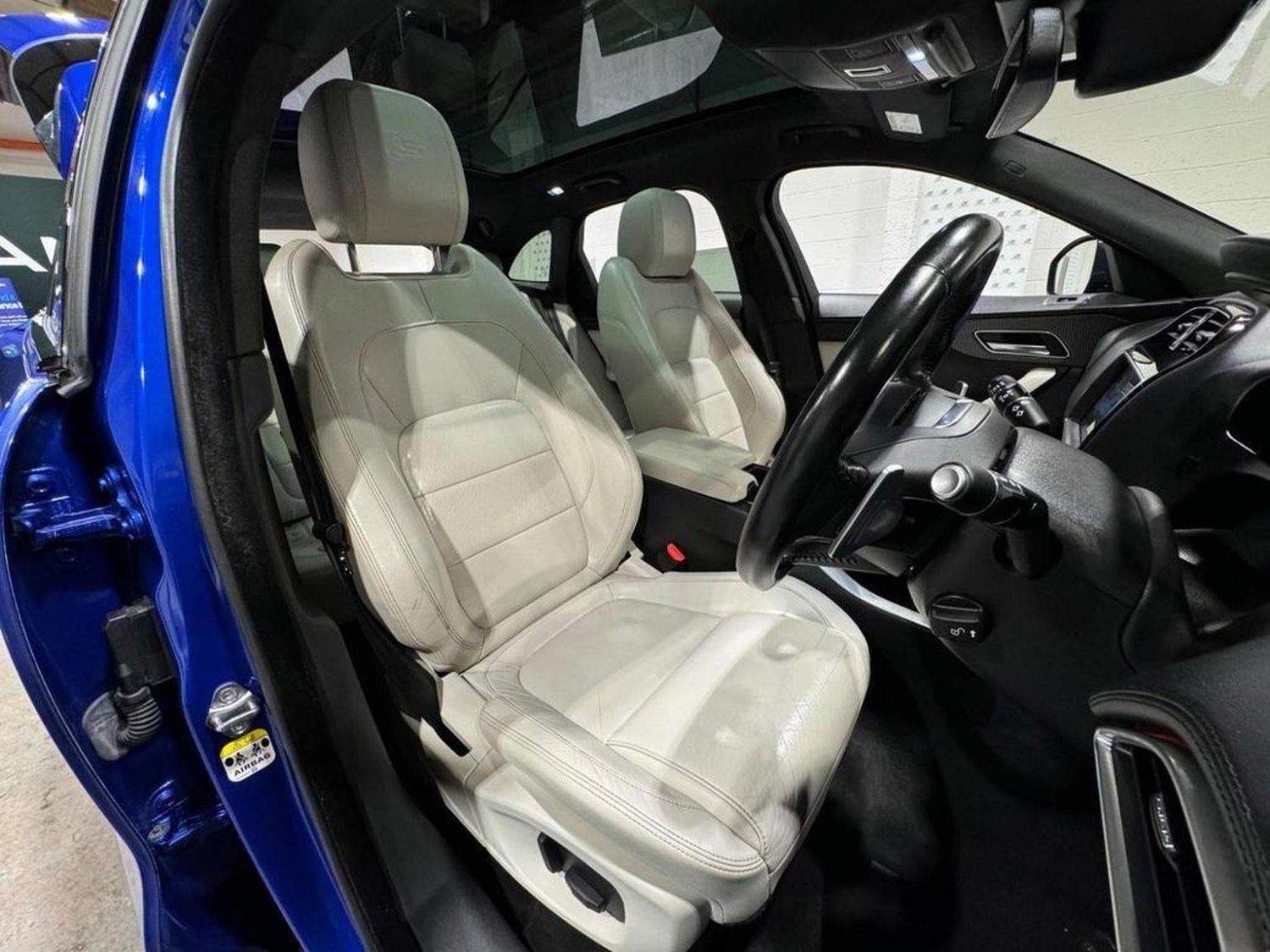 Jaguar F Pace