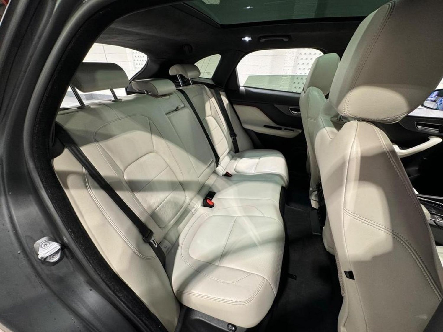 Jaguar F Pace