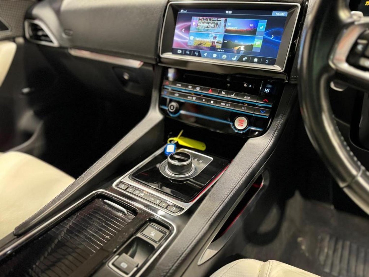Jaguar F Pace