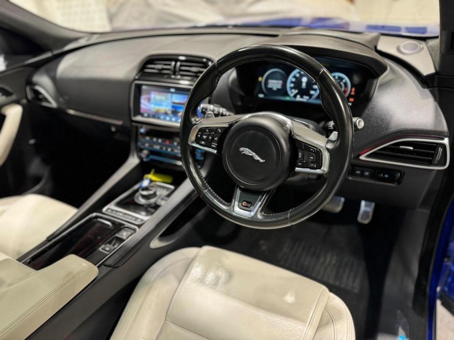 Jaguar F Pace