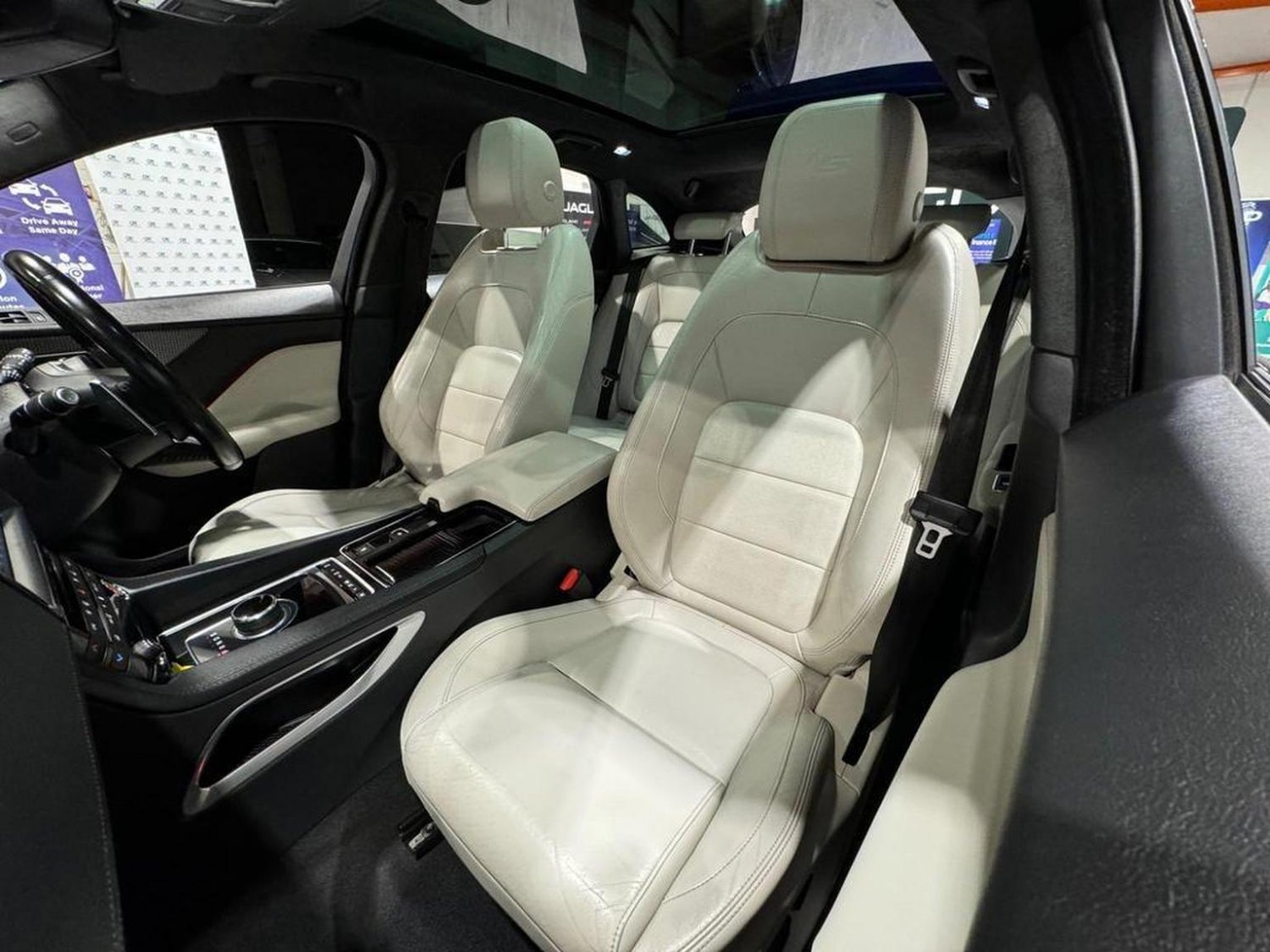 Jaguar F Pace