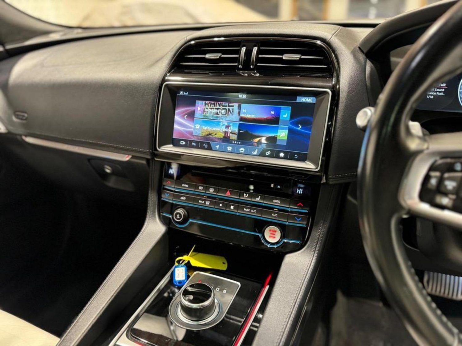 Jaguar F Pace