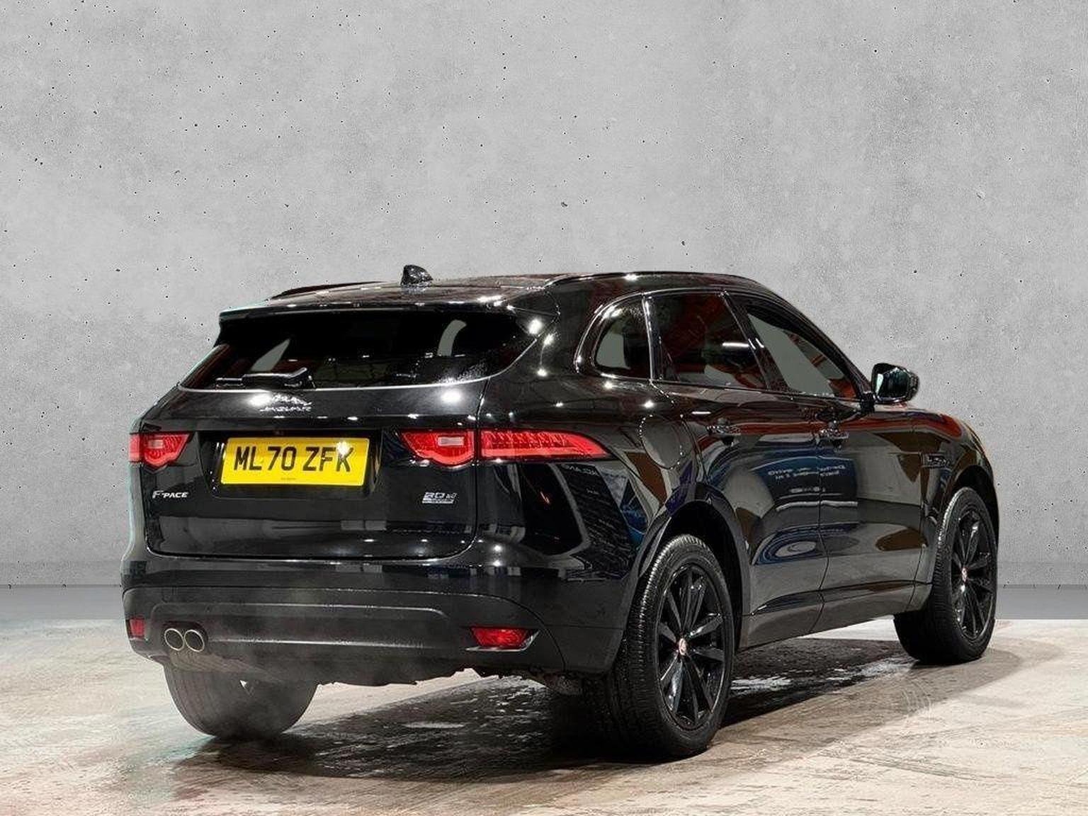 Jaguar F Pace