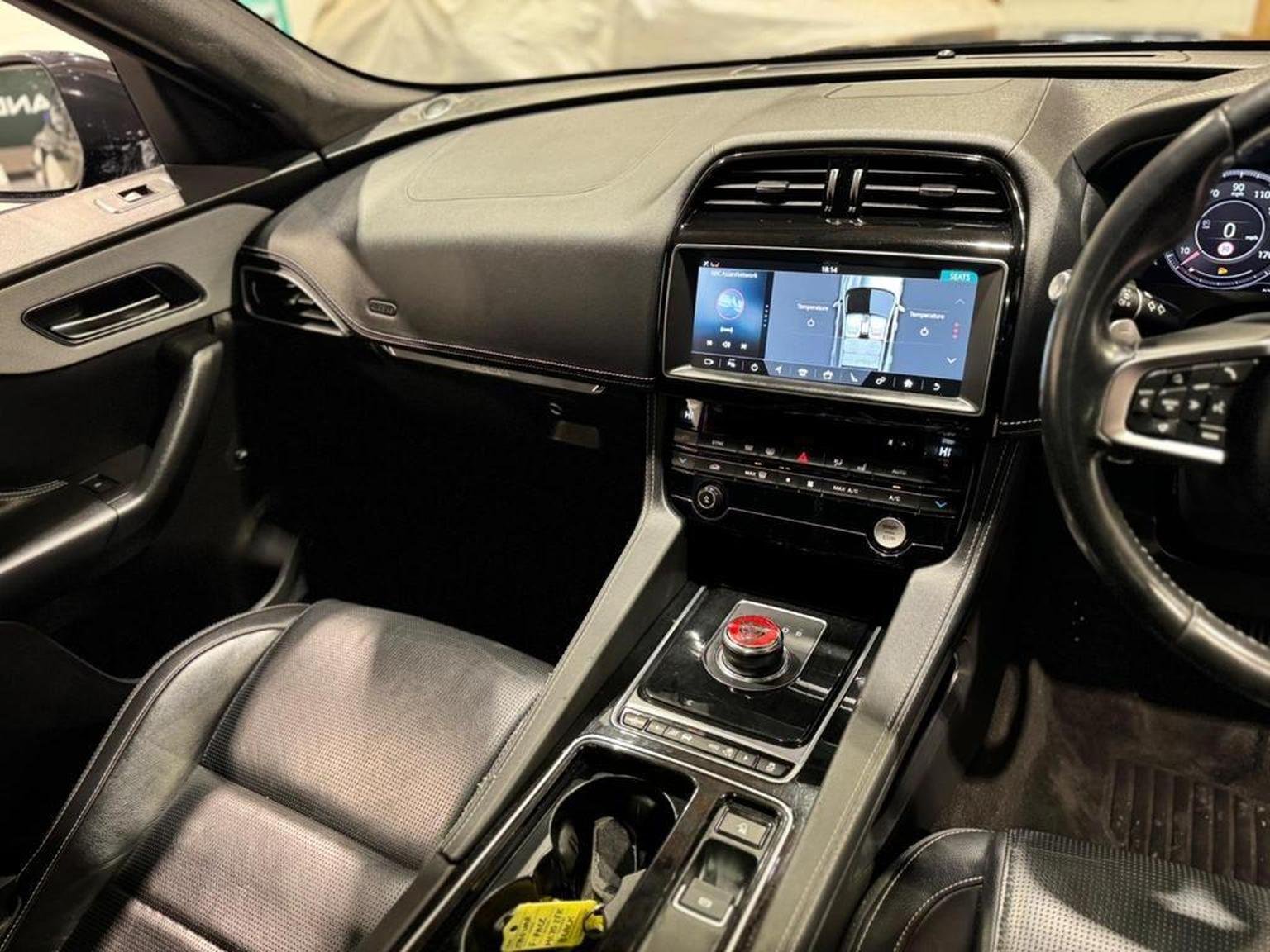 Jaguar F Pace