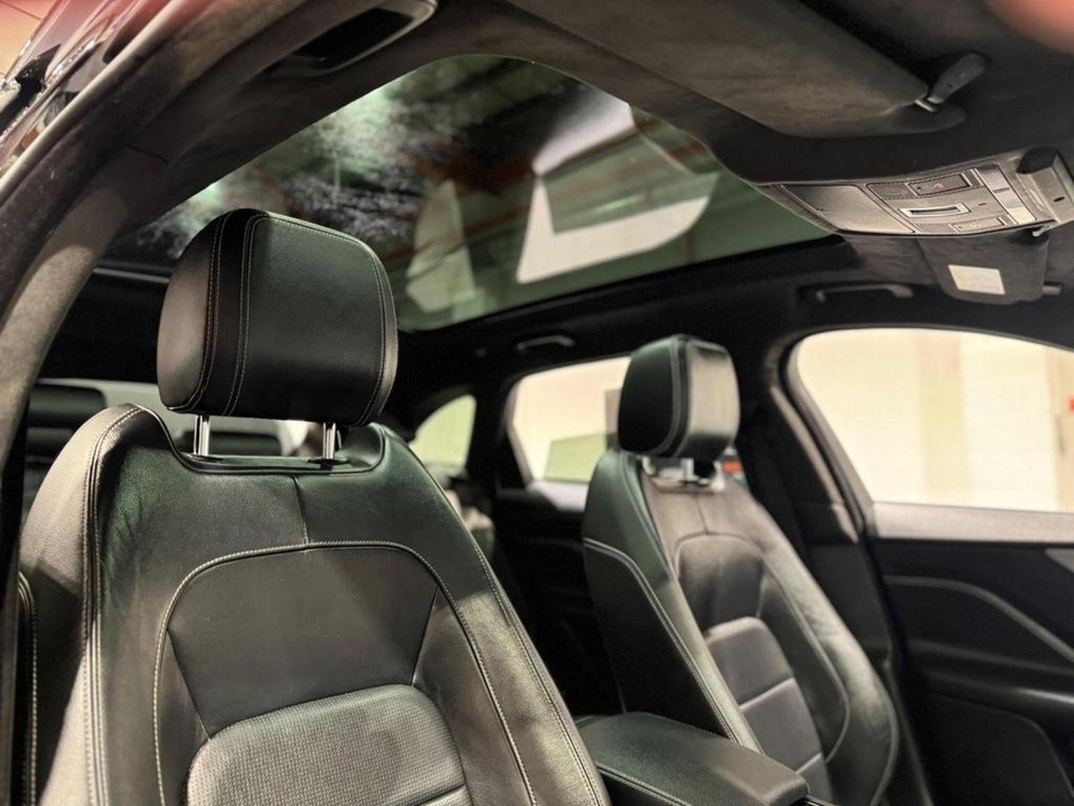 Jaguar F Pace