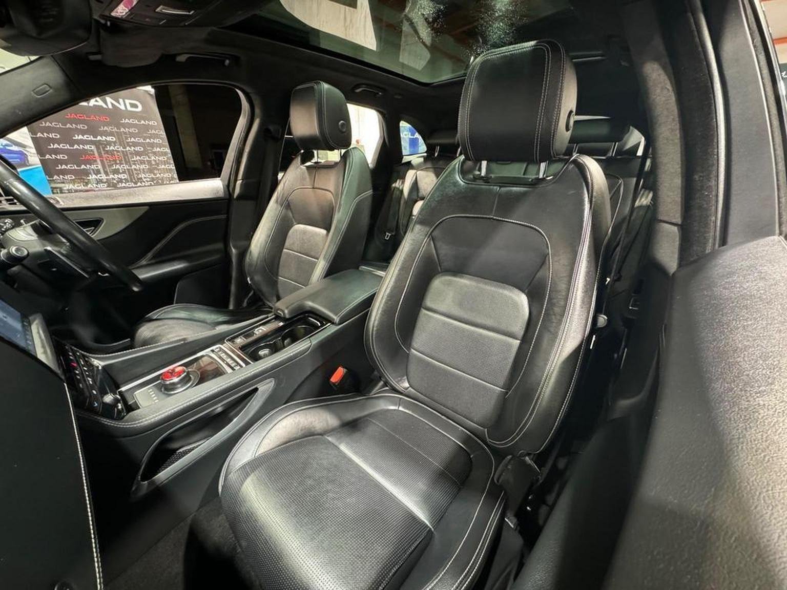 Jaguar F Pace