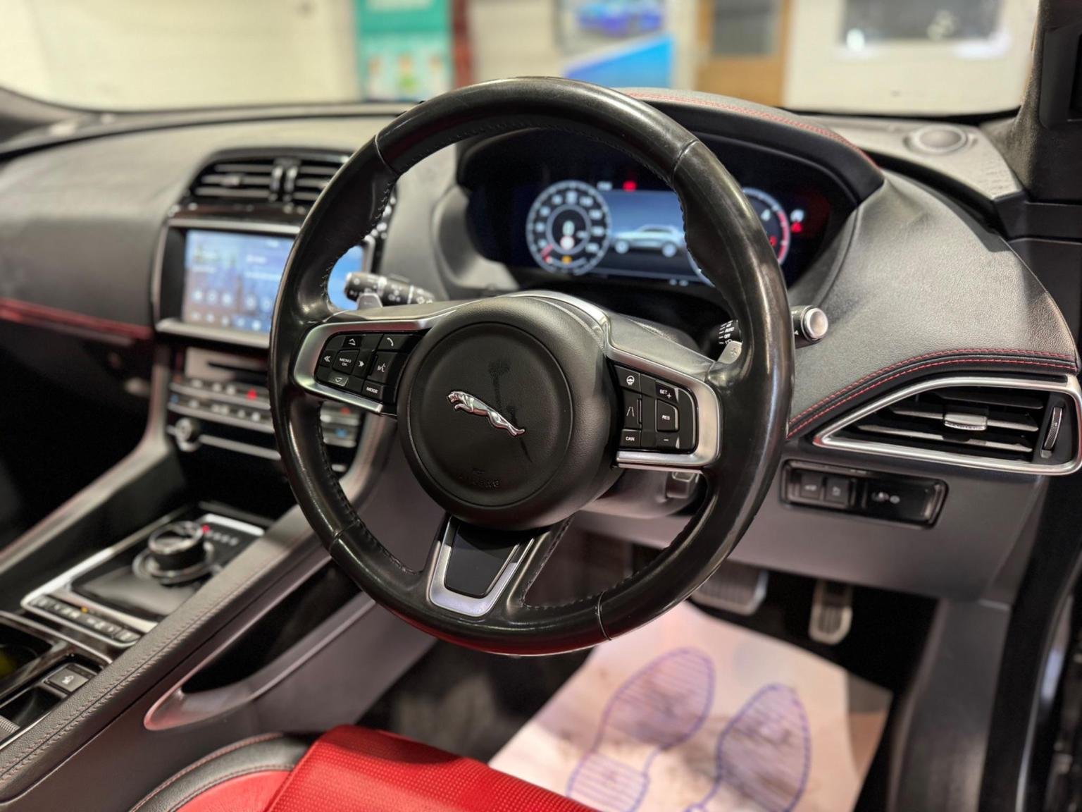 Jaguar F Pace
