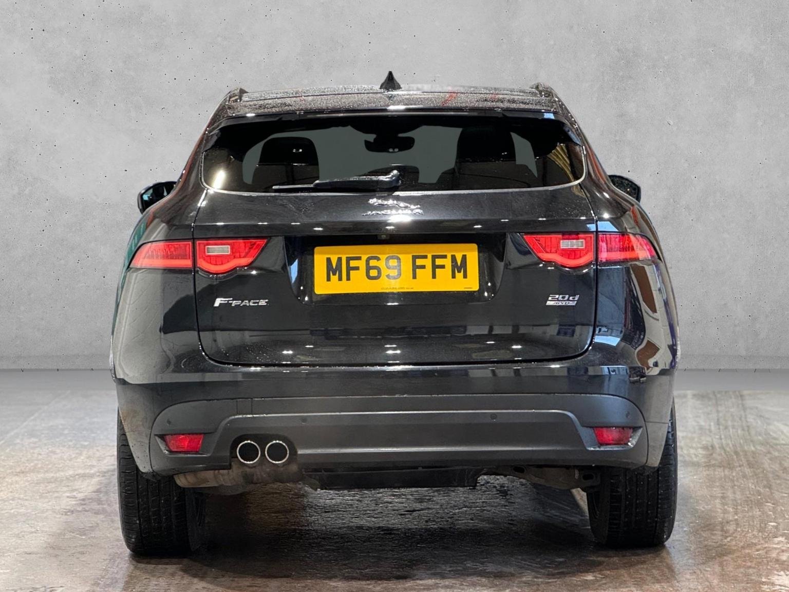 Jaguar F Pace