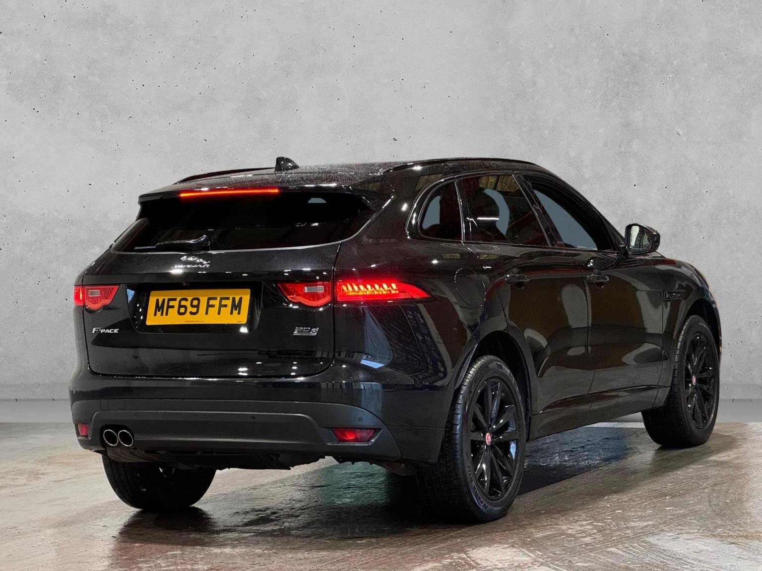 Jaguar F Pace