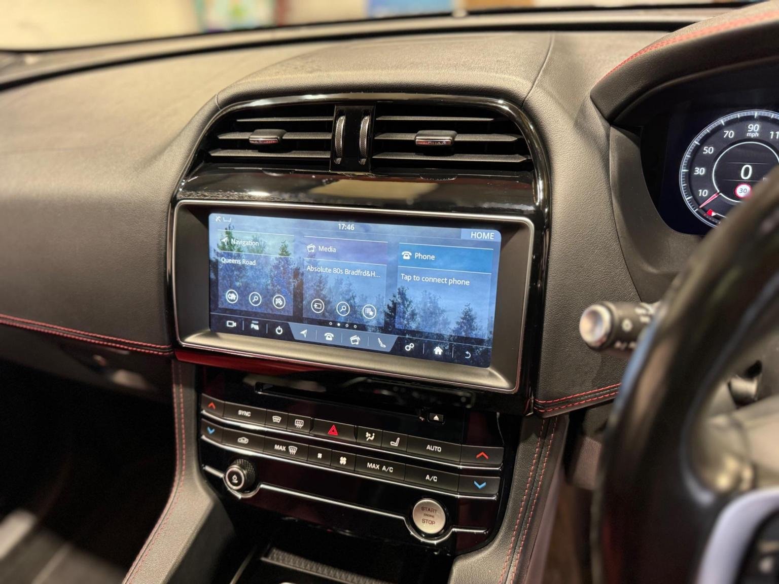 Jaguar F Pace