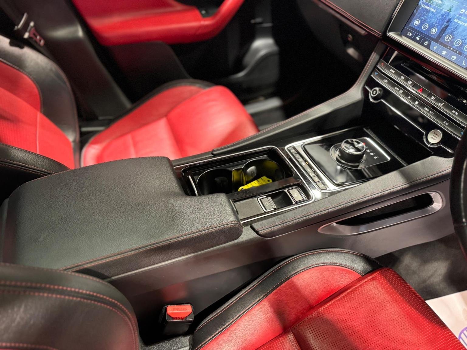 Jaguar F Pace