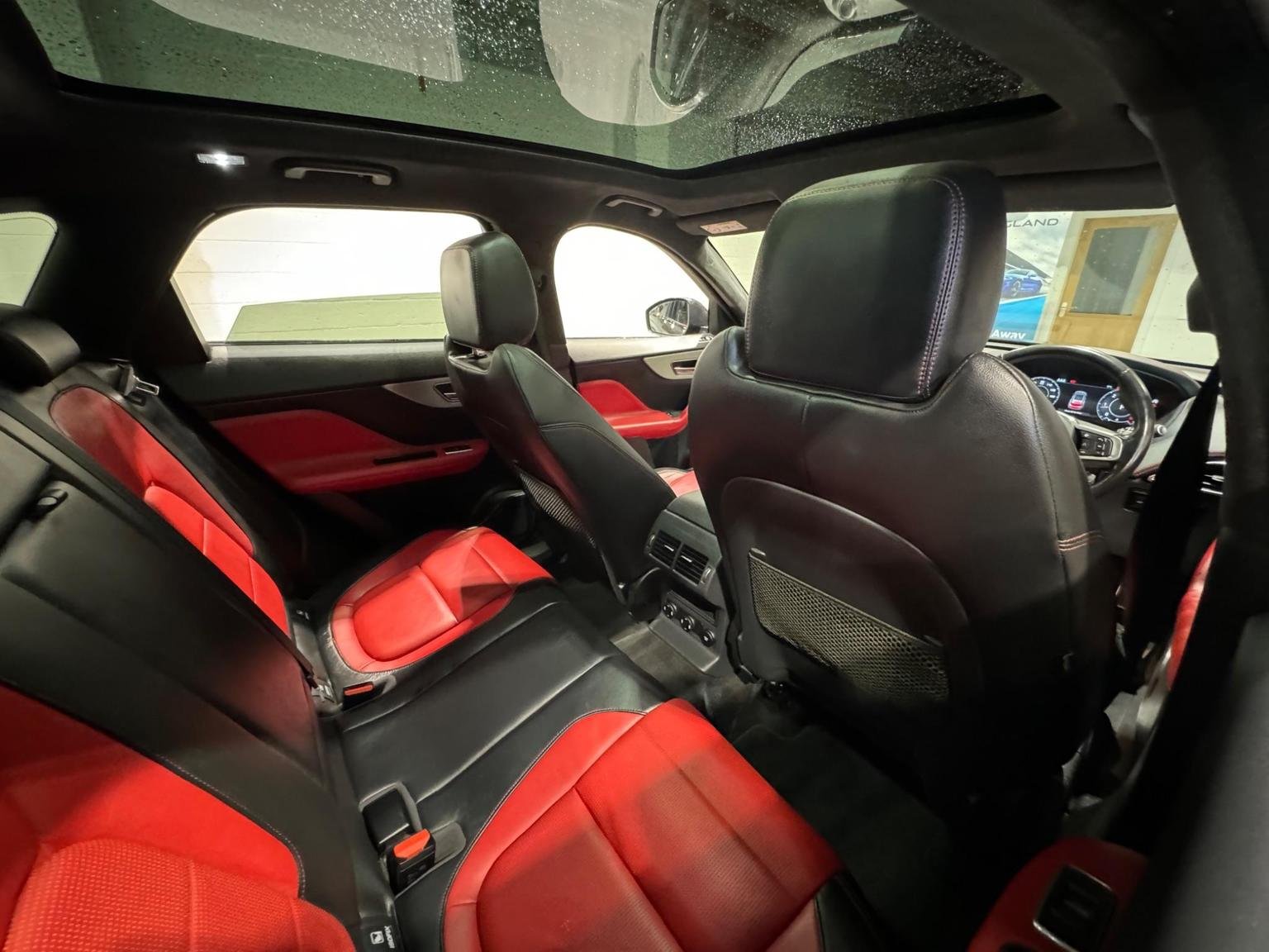 Jaguar F Pace