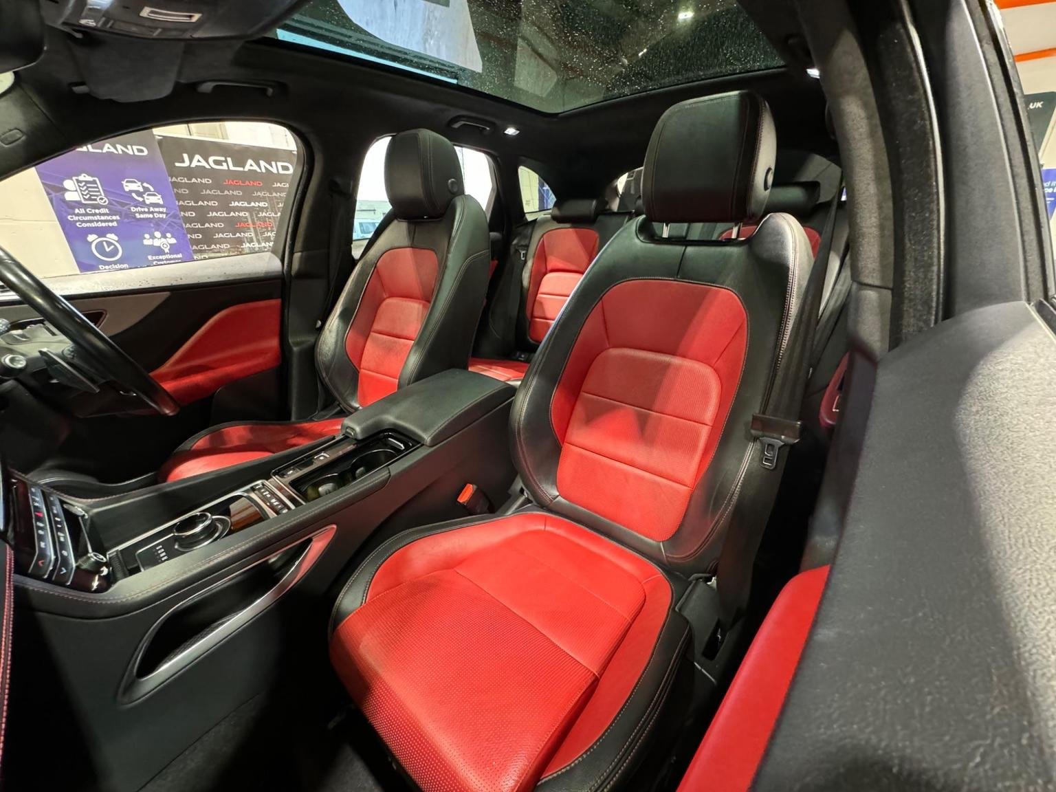 Jaguar F Pace