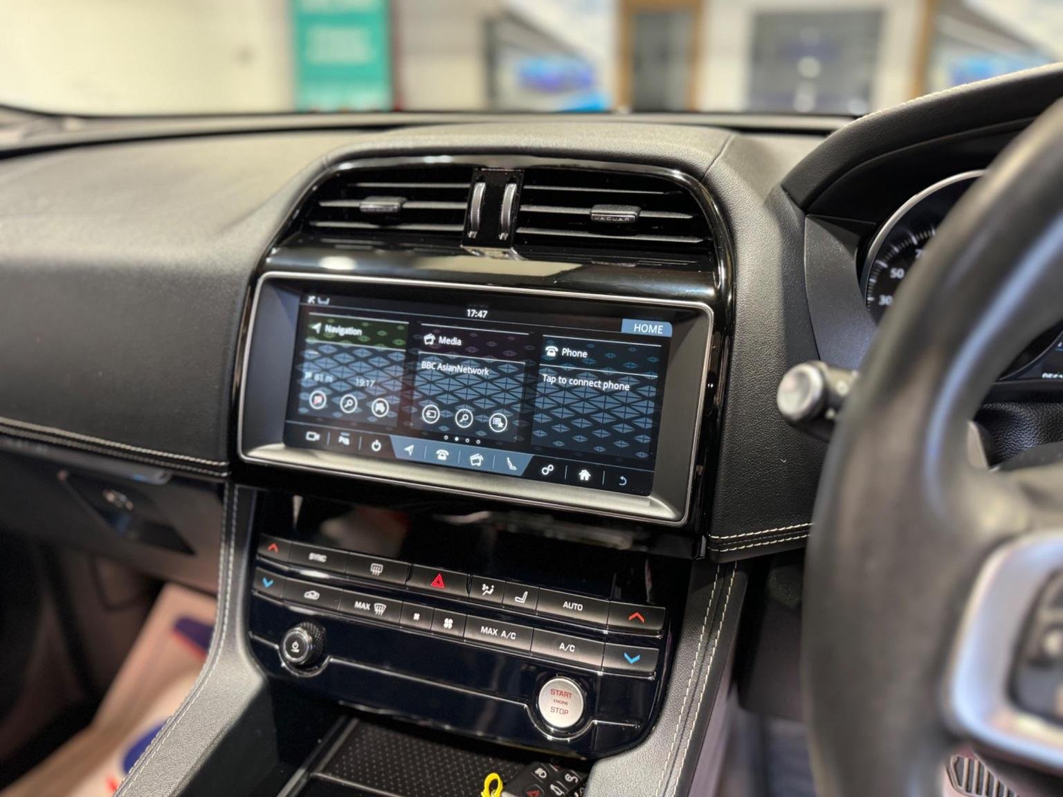 Jaguar F Pace