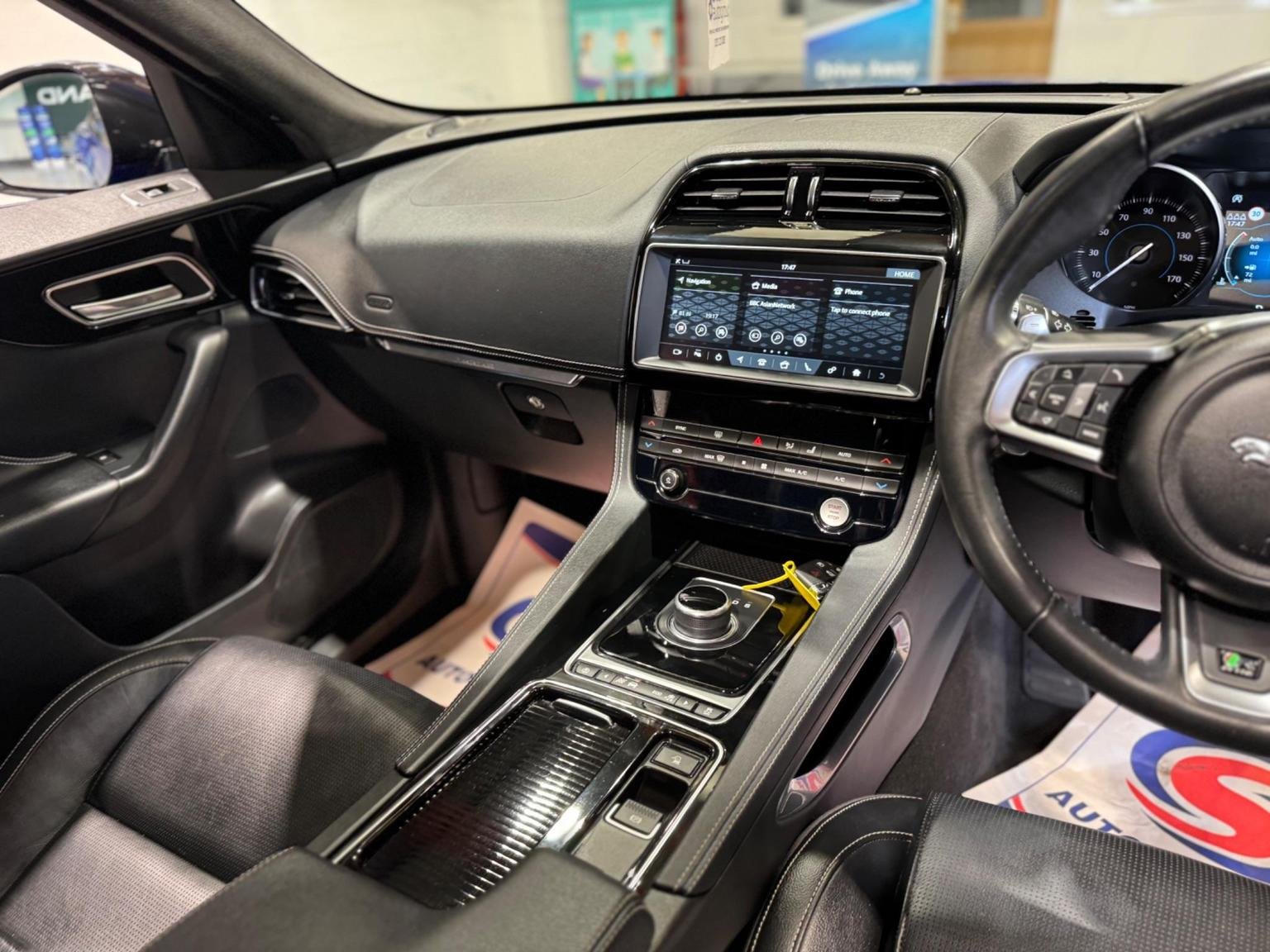 Jaguar F Pace