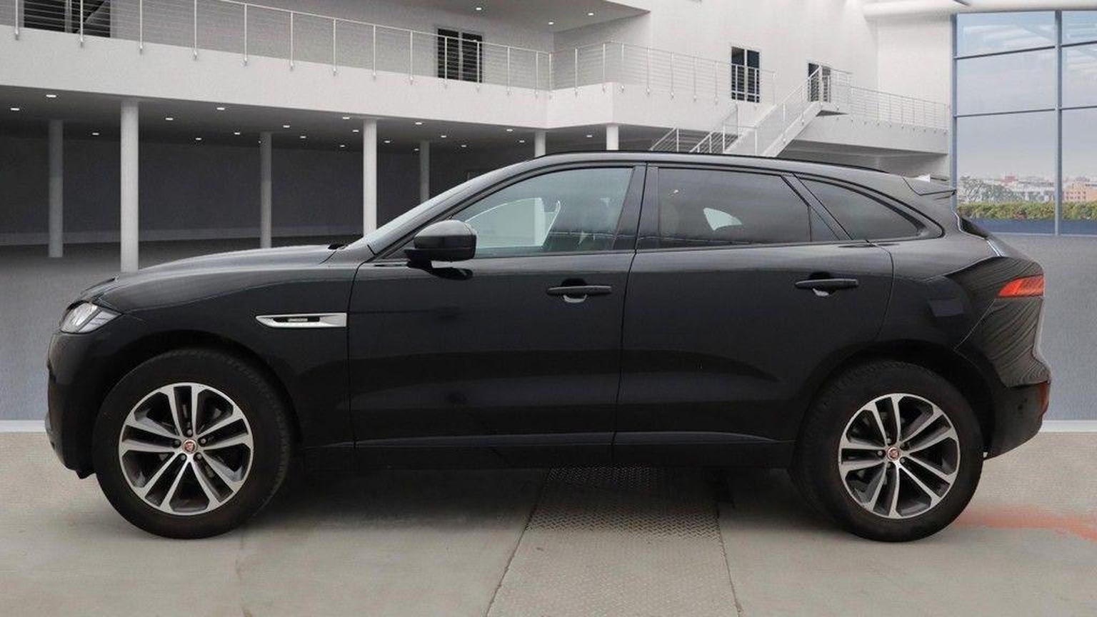 Jaguar F Pace