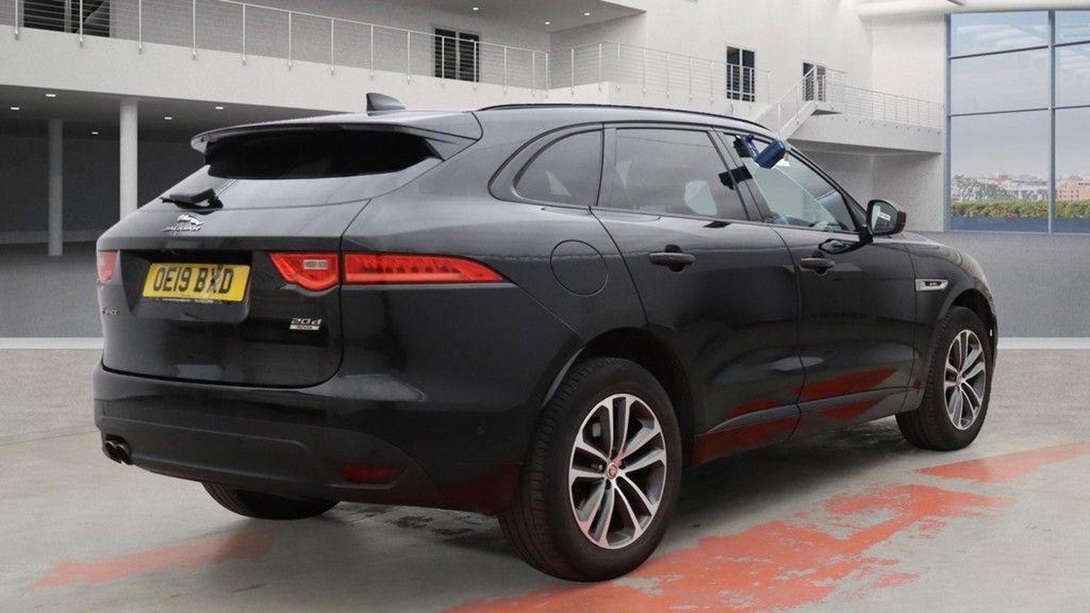 Jaguar F Pace