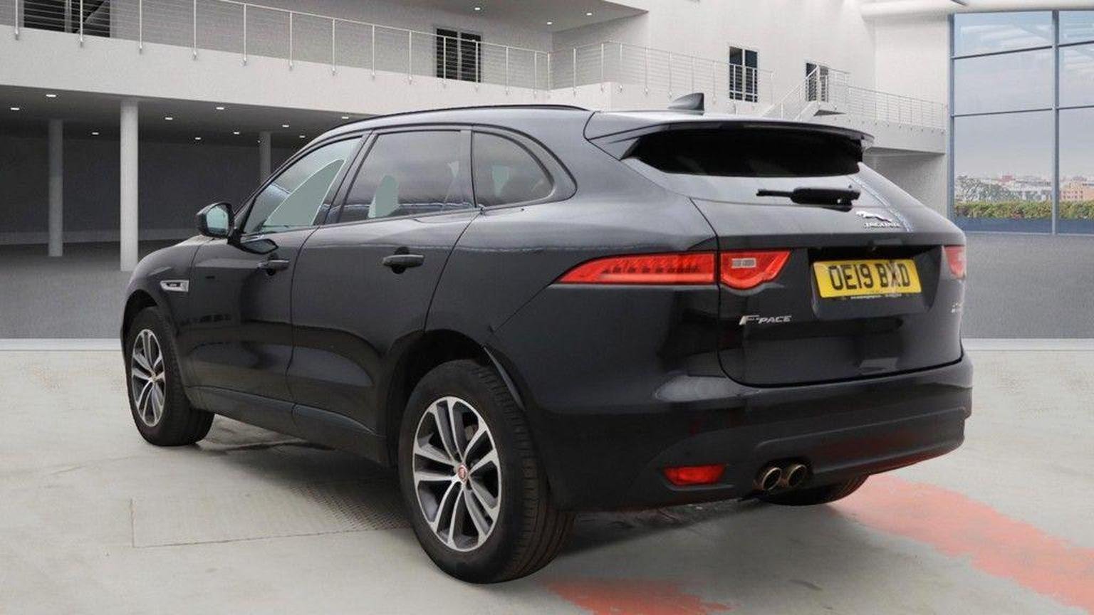 Jaguar F Pace