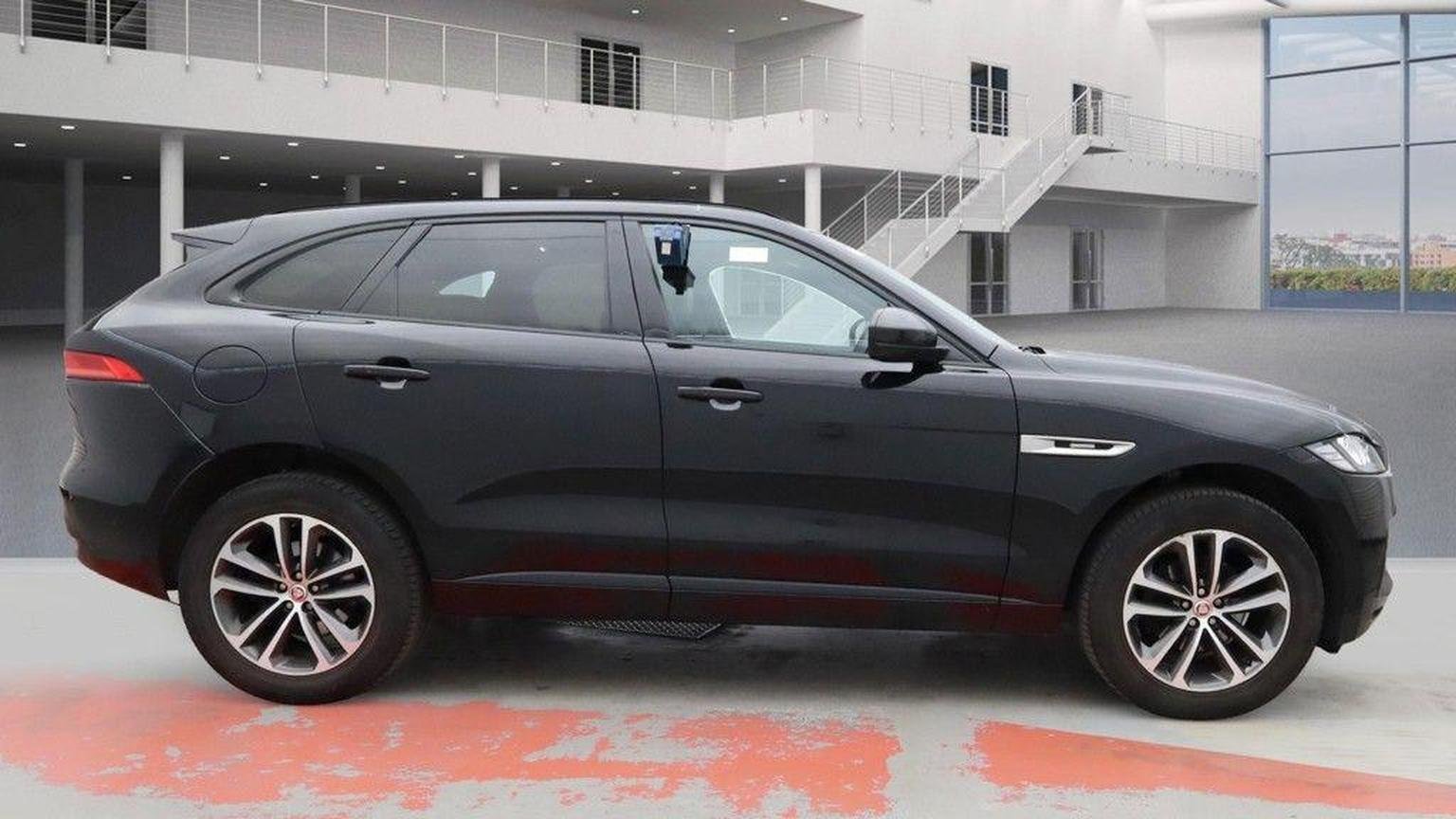 Jaguar F Pace