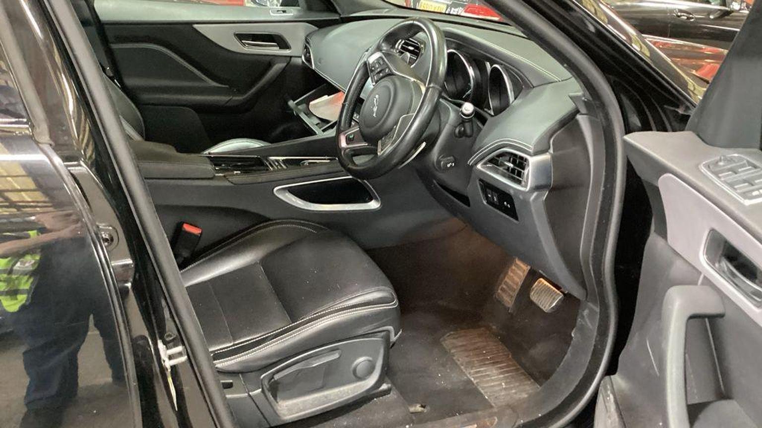 Jaguar F Pace