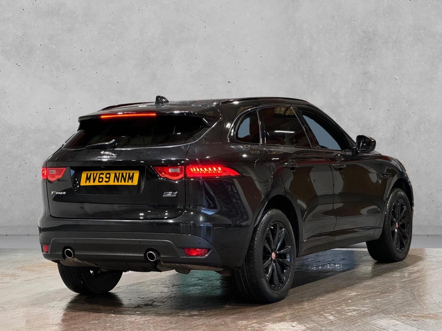 Jaguar F Pace