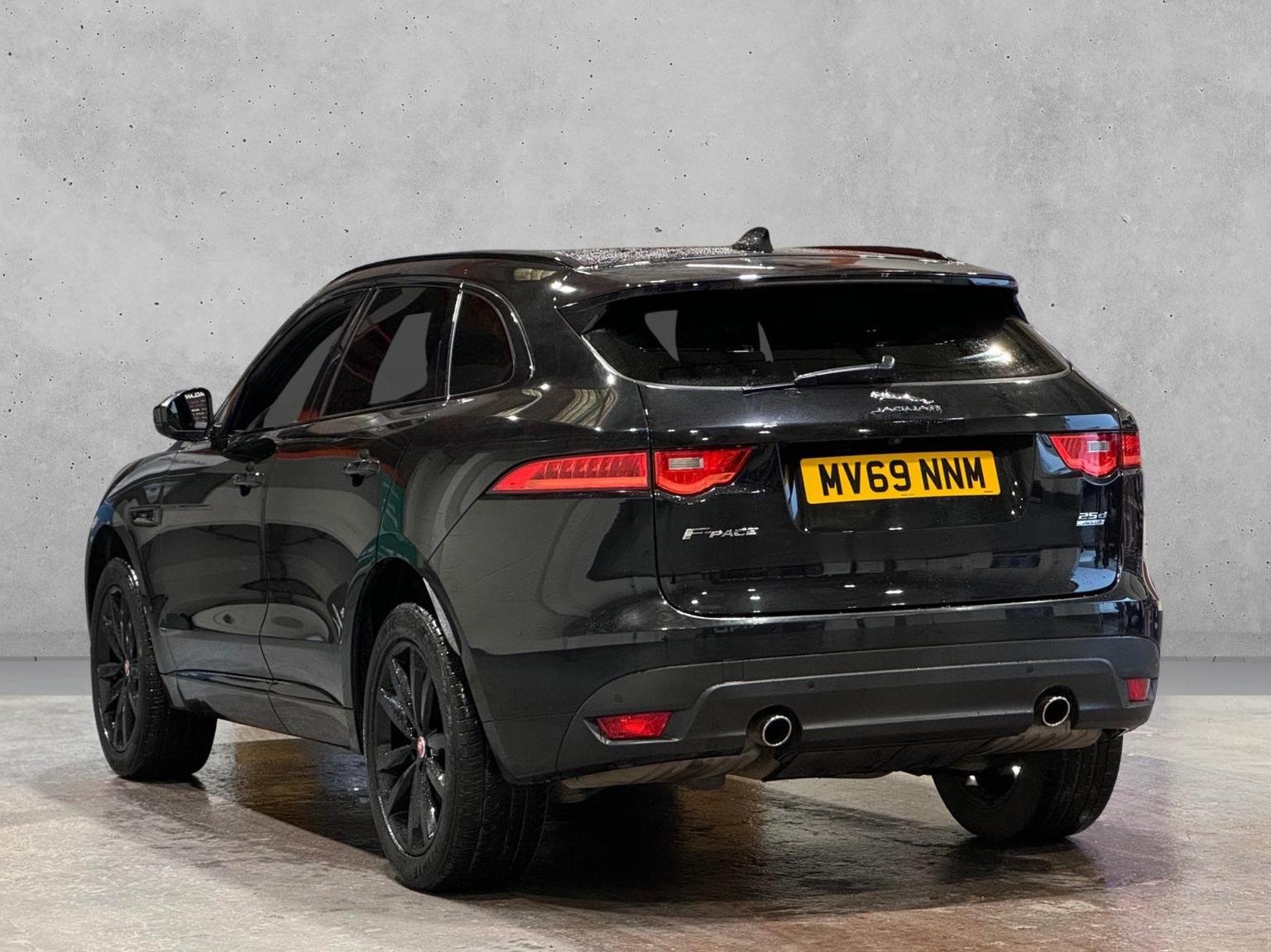 Jaguar F Pace