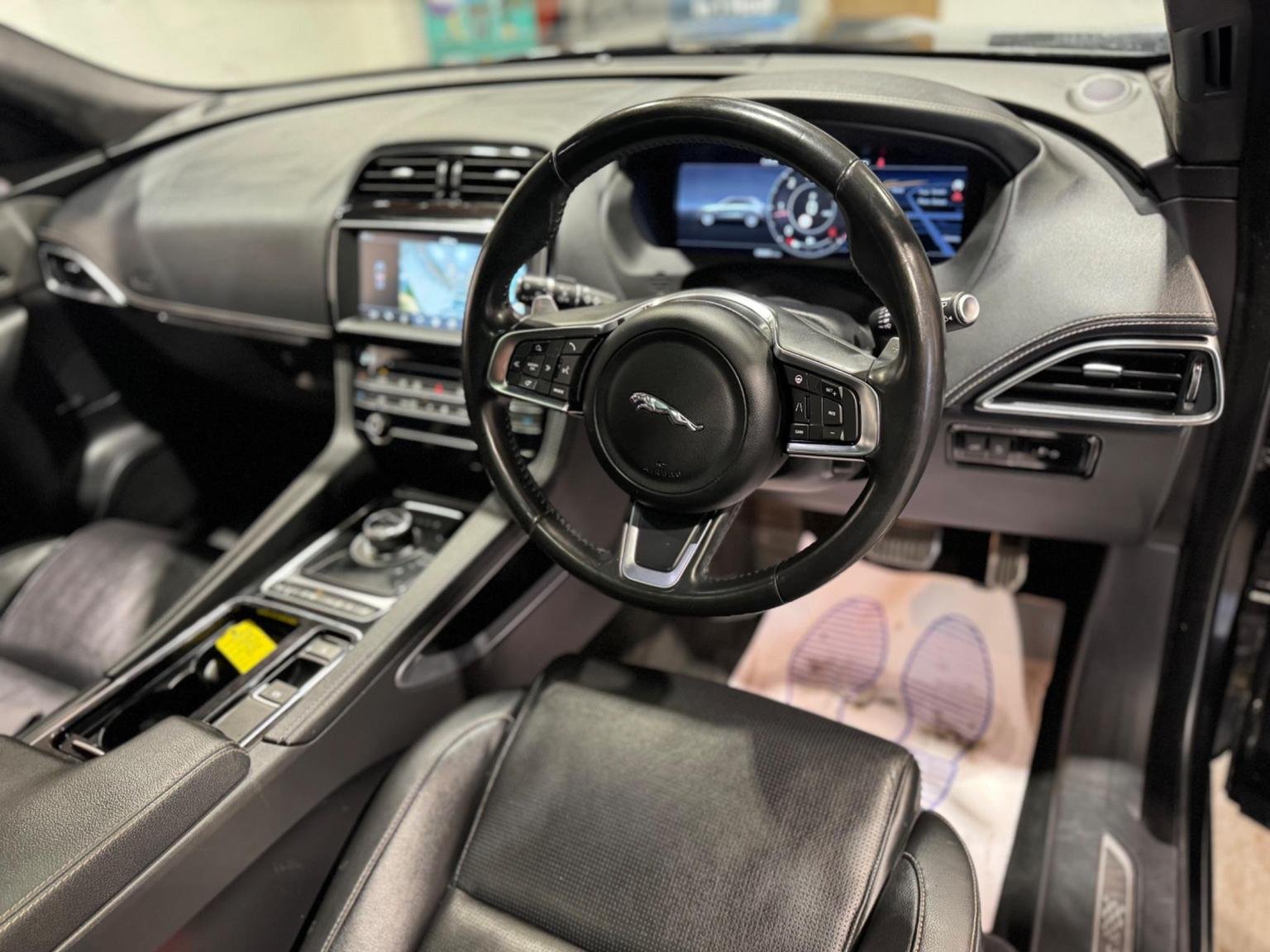 Jaguar F Pace
