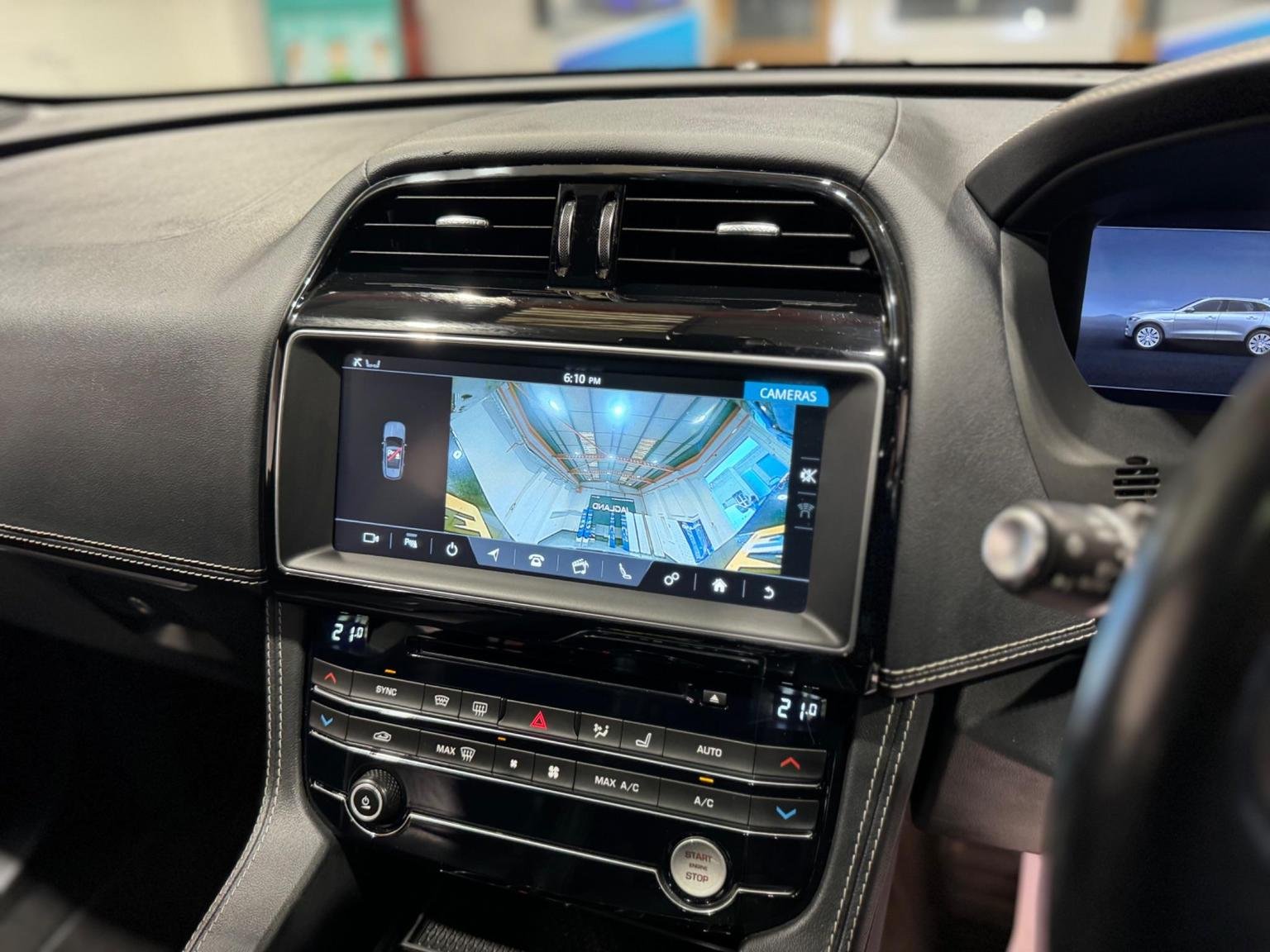 Jaguar F Pace