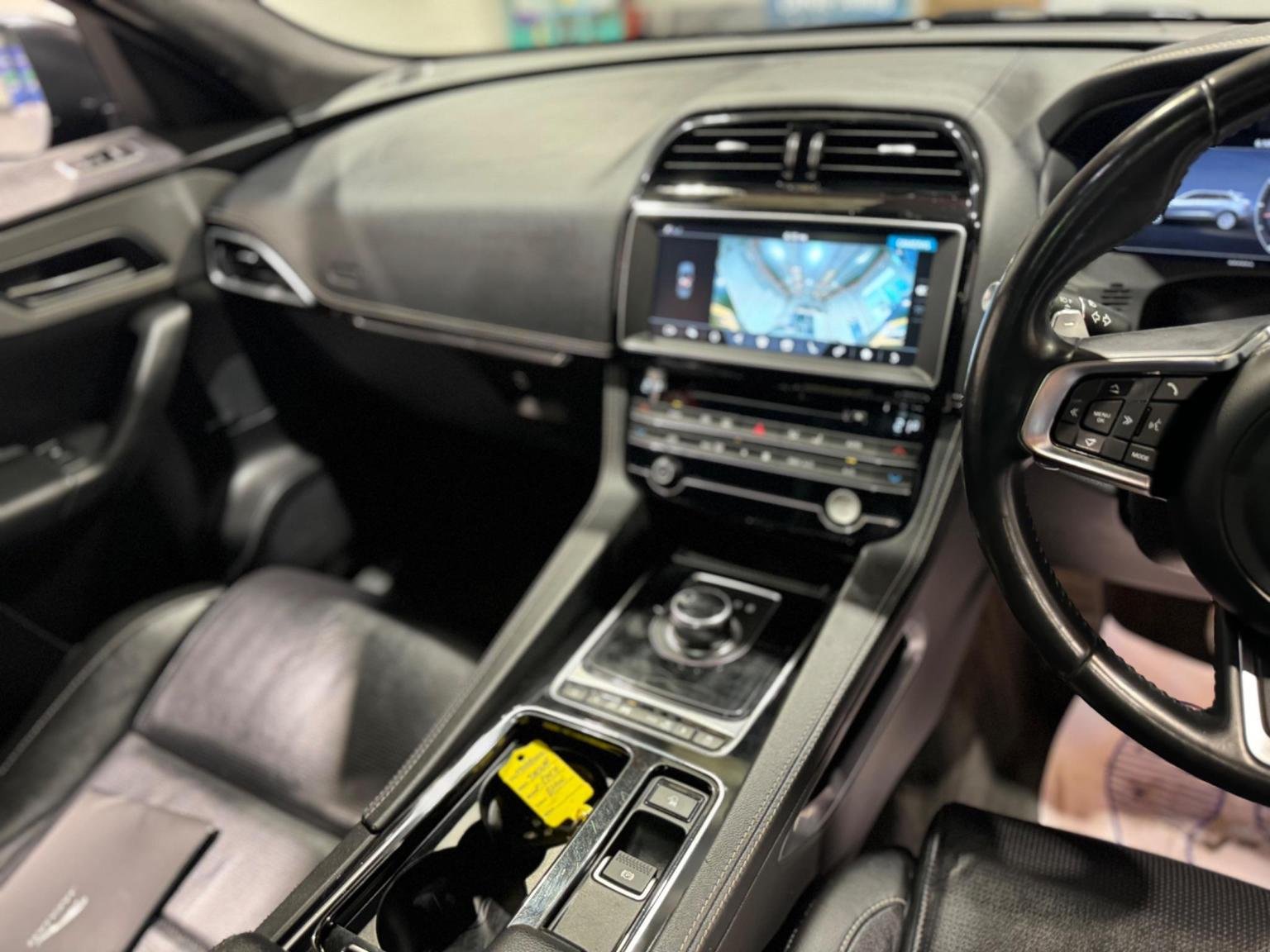 Jaguar F Pace